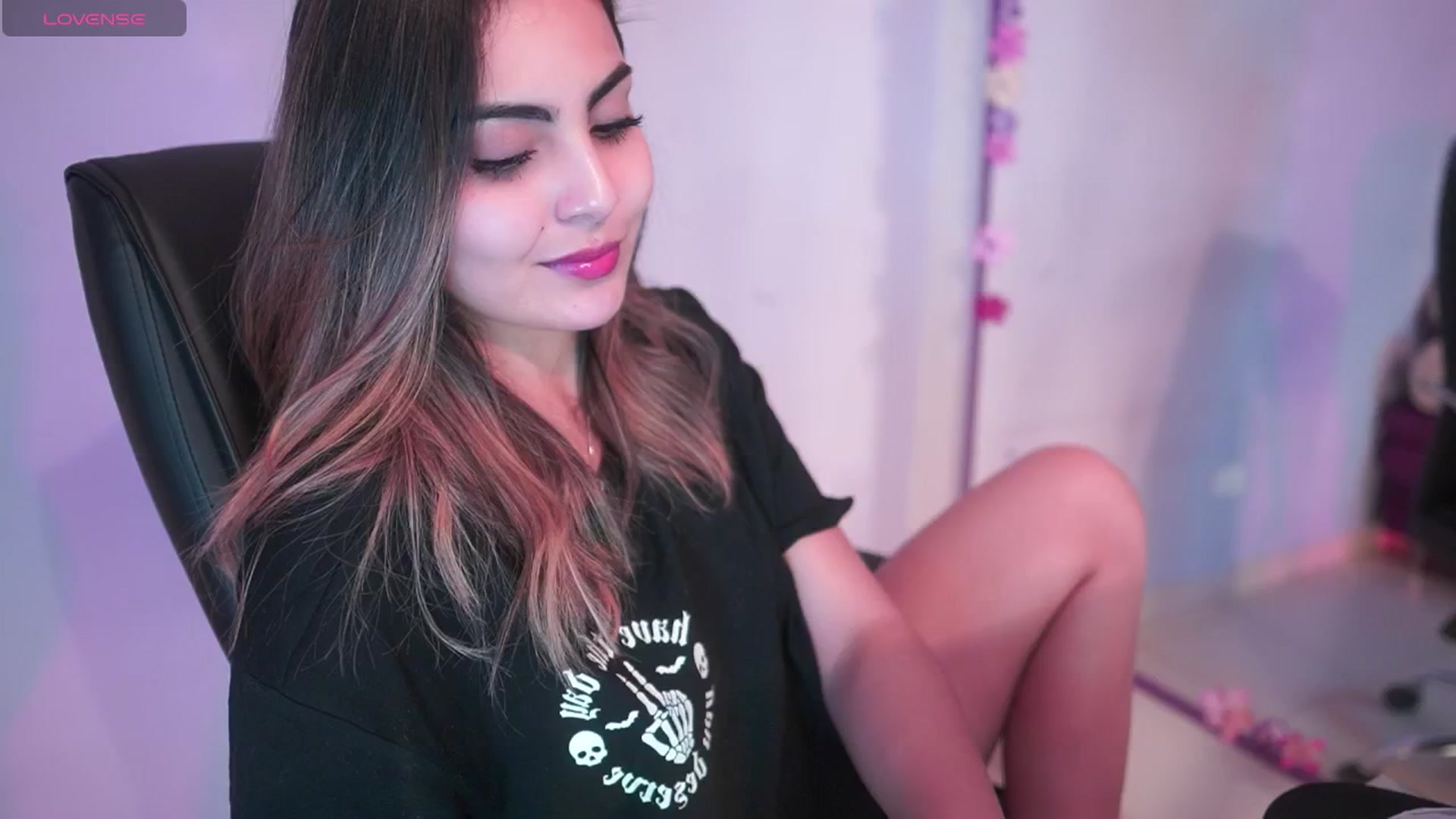 Gallery image thumbnail from CARMENVILLA1's myfreecams stream on, 03/05/2025, 07:04 image 12 of 20