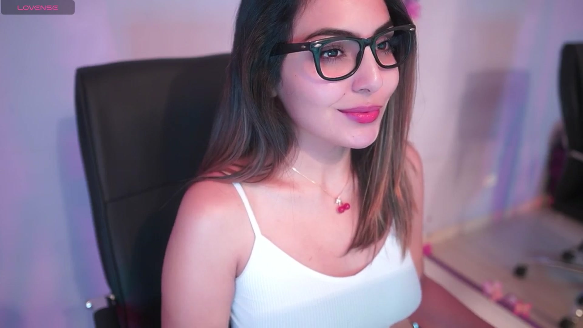 Gallery image thumbnail from CARMENVILLA1's myfreecams stream on, 03/13/2025, 05:50 image 4 of 20