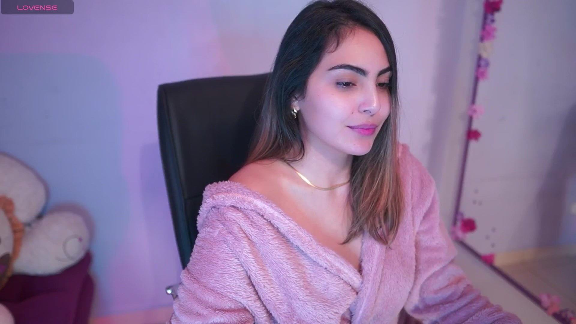 Gallery image thumbnail from CARMENVILLA1's myfreecams stream on, 03/14/2025, 06:44 image 11 of 20