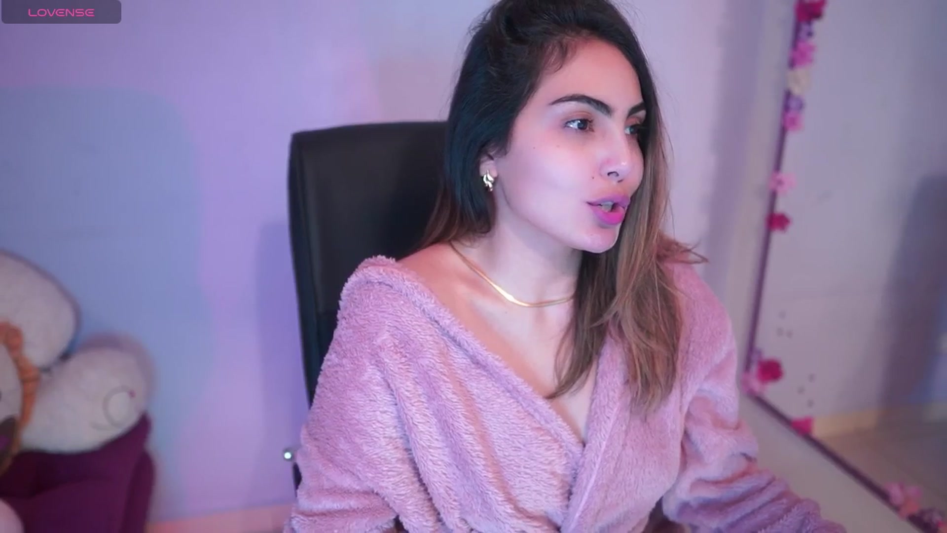 Gallery image thumbnail from CARMENVILLA1's myfreecams stream on, 03/14/2025, 06:44 image 15 of 20
