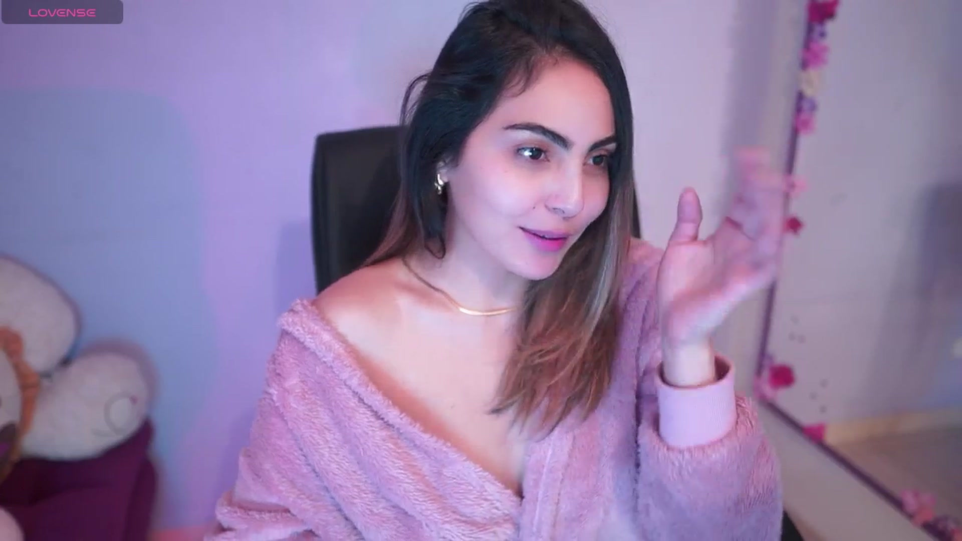Gallery image thumbnail from CARMENVILLA1's myfreecams stream on, 03/14/2025, 06:44 image 18 of 20