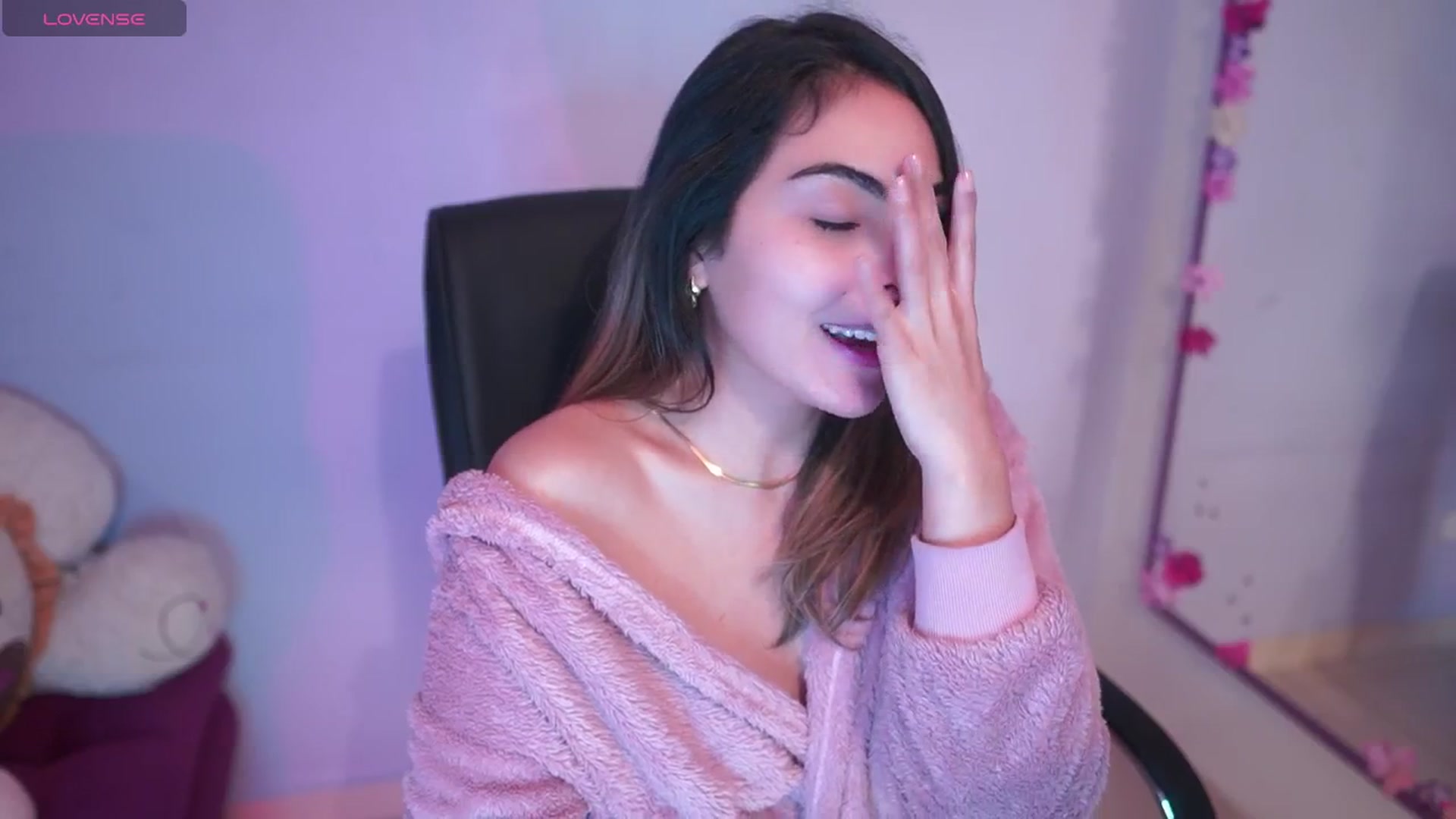 Gallery image thumbnail from CARMENVILLA1's myfreecams stream on, 03/14/2025, 06:44 image 12 of 20