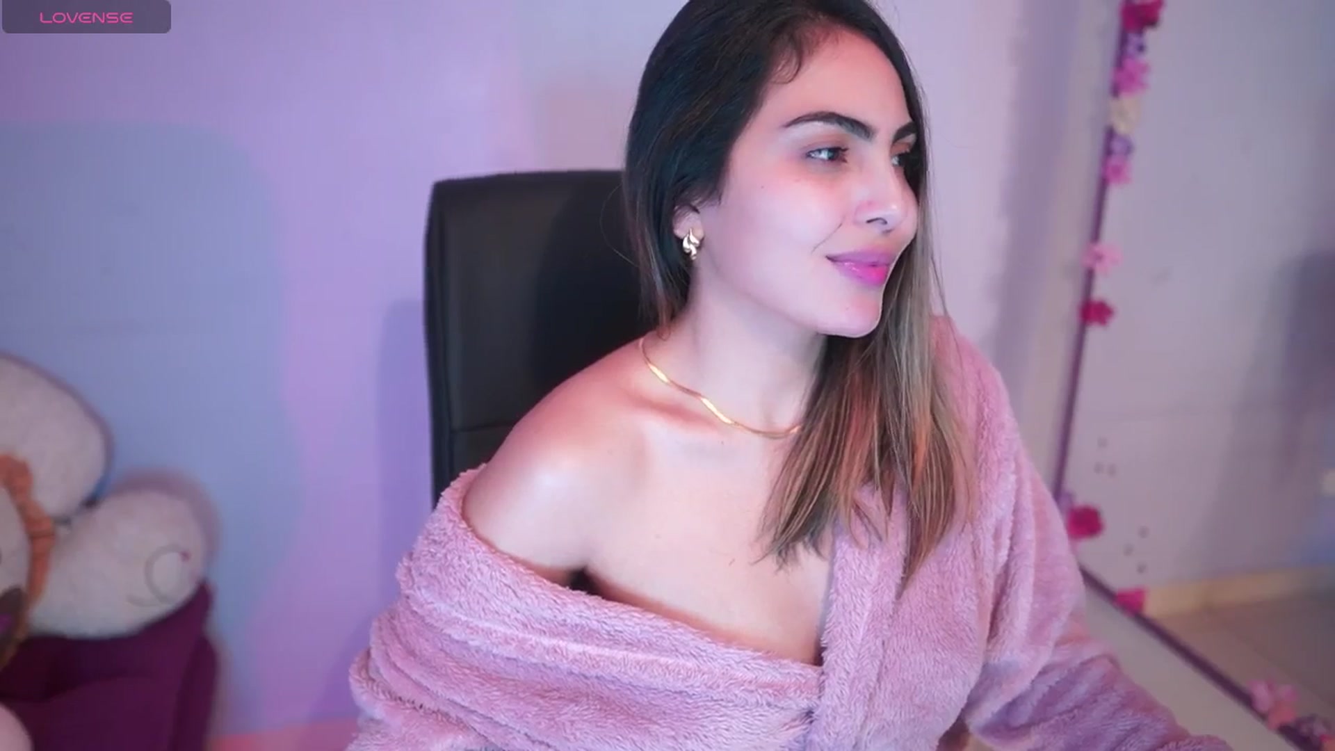 Gallery image thumbnail from CARMENVILLA1's myfreecams stream on, 03/14/2025, 06:44 image 4 of 20