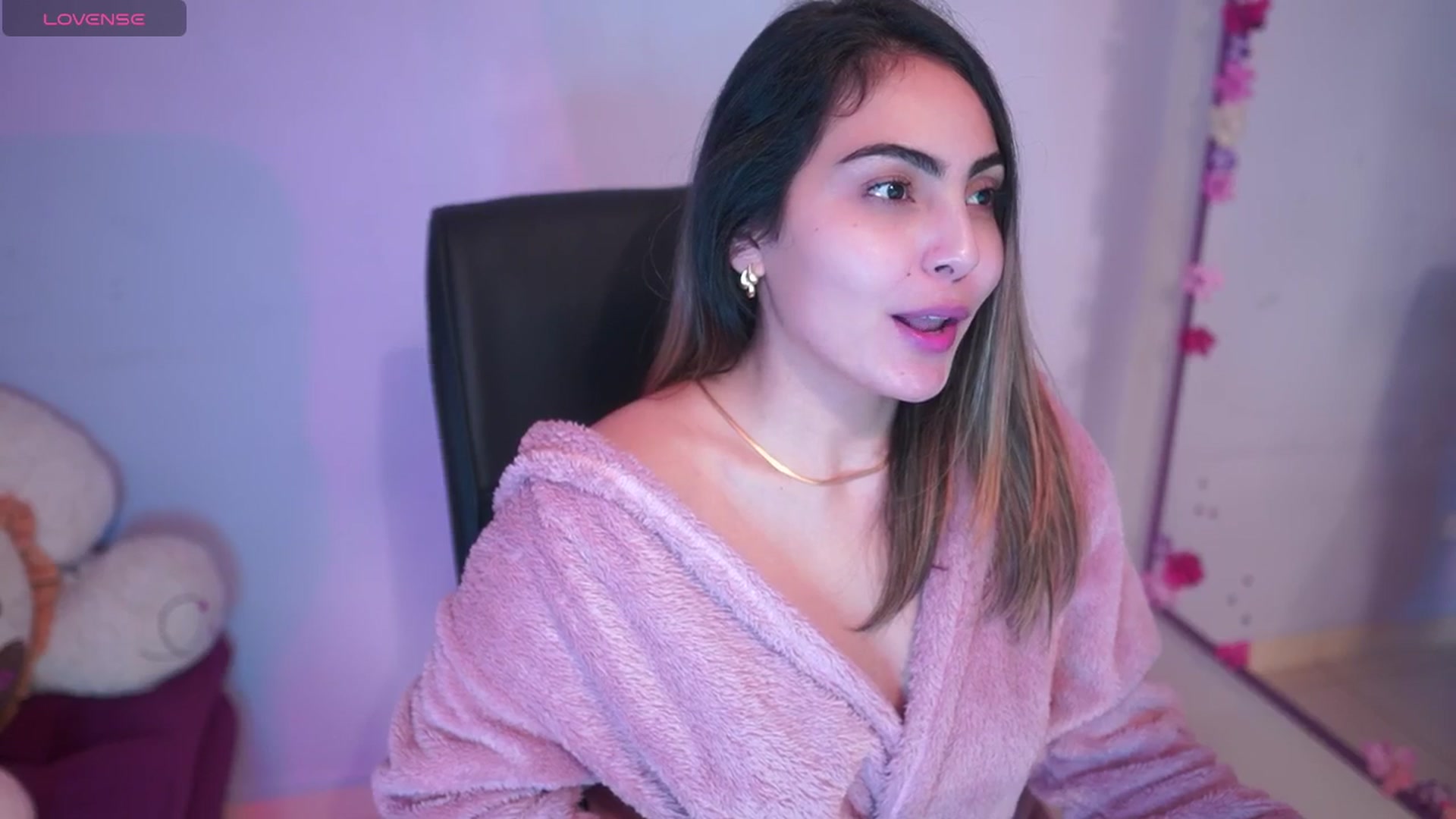 Gallery image thumbnail from CARMENVILLA1's myfreecams stream on, 03/14/2025, 06:44 image 10 of 20