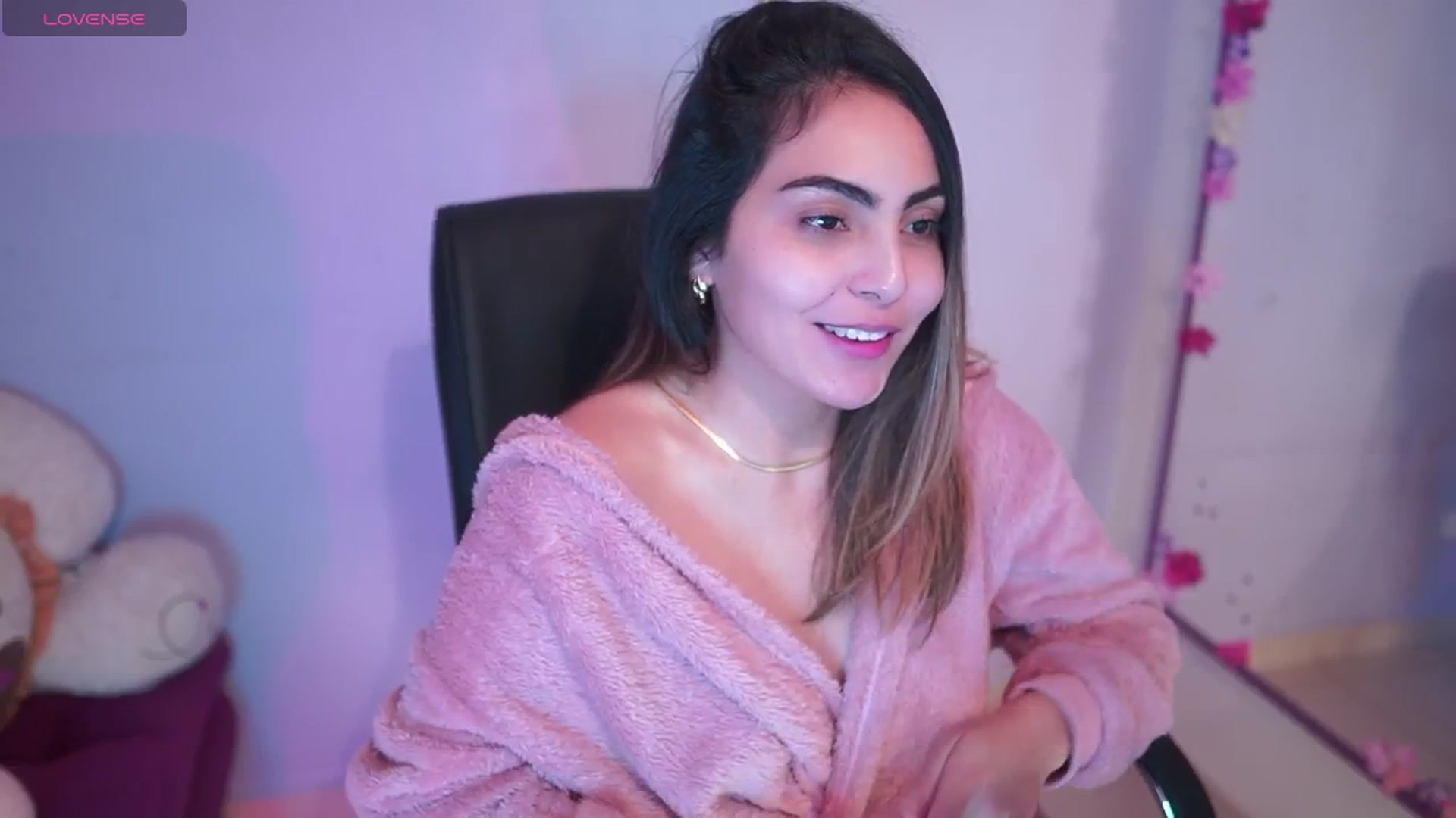 Gallery image thumbnail from CARMENVILLA1's myfreecams stream on, 03/14/2025, 06:44 image 17 of 20