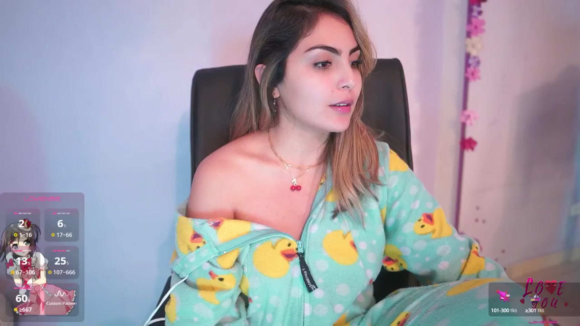 Gallery image thumbnail from CARMENVILLA1's myfreecams stream on, 03/21/2025, 06:09 image 15 of 20