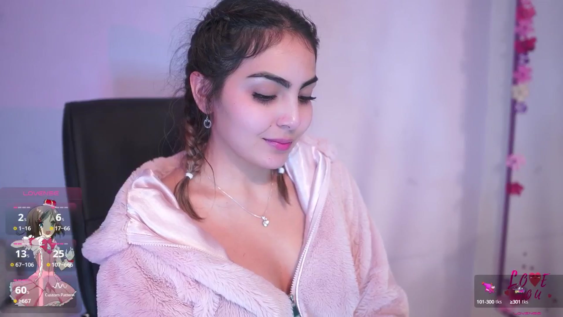 Gallery image thumbnail from CARMENVILLA1's myfreecams stream on, 03/28/2025, 04:22 image 14 of 20