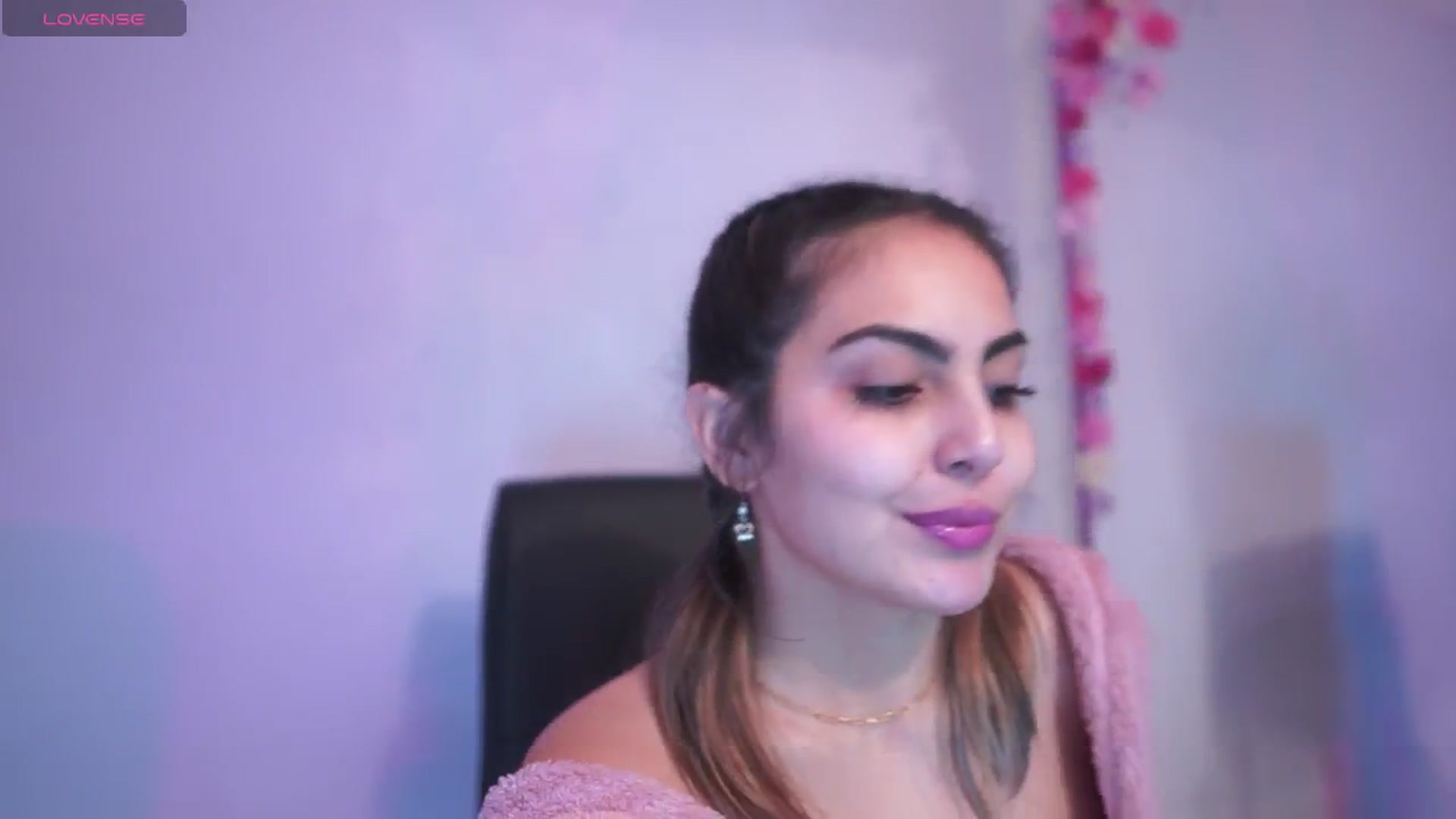 Gallery image thumbnail from CARMENVILLA1's myfreecams stream on, 04/11/2025, 08:06 image 12 of 20