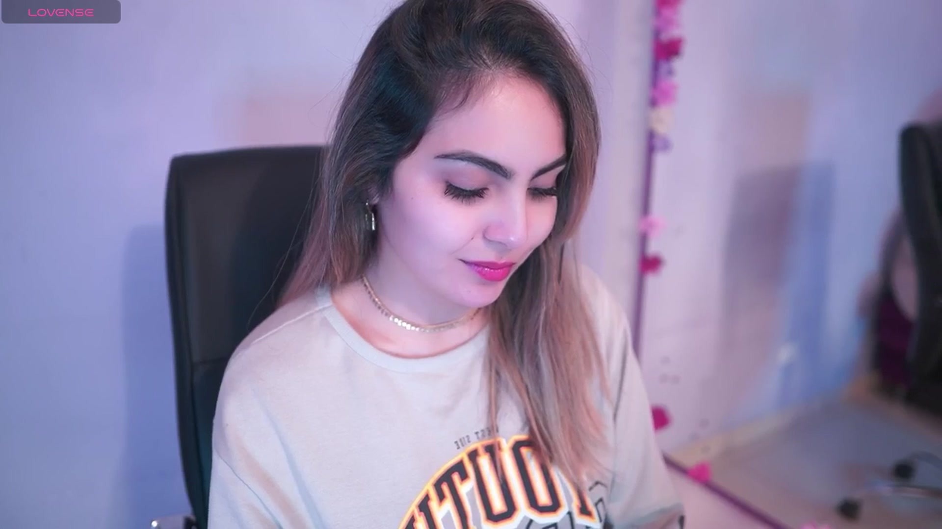 Gallery image thumbnail from CARMENVILLA1's myfreecams stream on, 05/11/2025, 06:29 image 2 of 20
