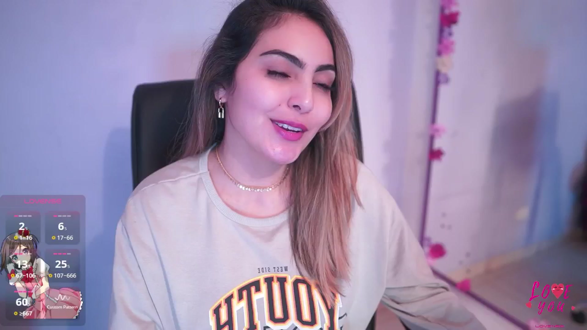 Gallery image thumbnail from CARMENVILLA1's myfreecams stream on, 05/11/2025, 07:22 image 1 of 20