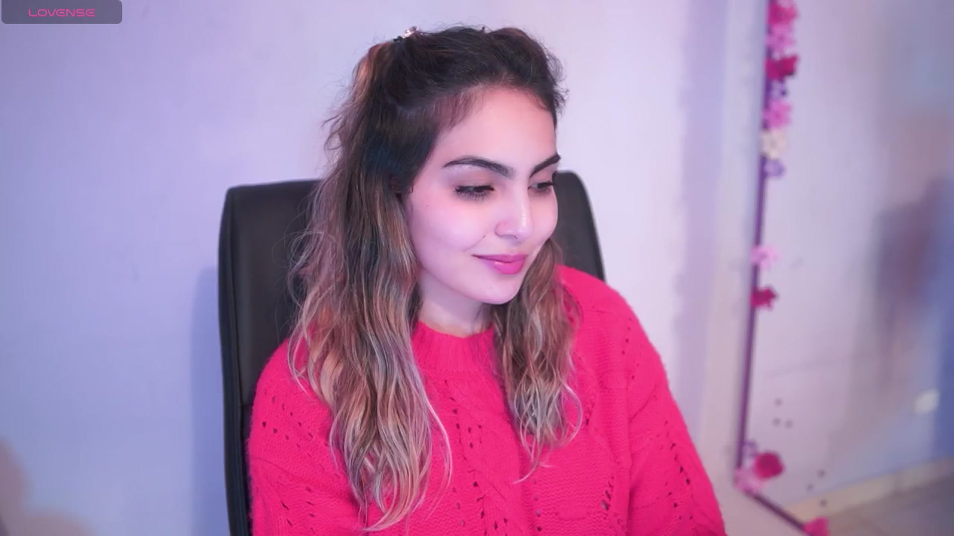 Gallery image thumbnail from CARMENVILLA1's myfreecams stream on, 05/21/2025, 06:07 image 16 of 20
