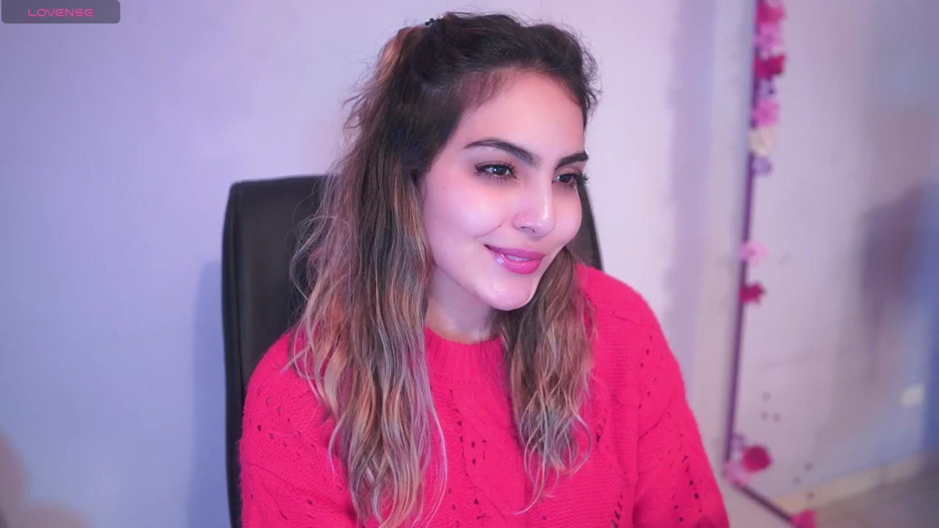 Gallery image thumbnail from CARMENVILLA1's myfreecams stream on, 05/21/2025, 06:07 image 13 of 20