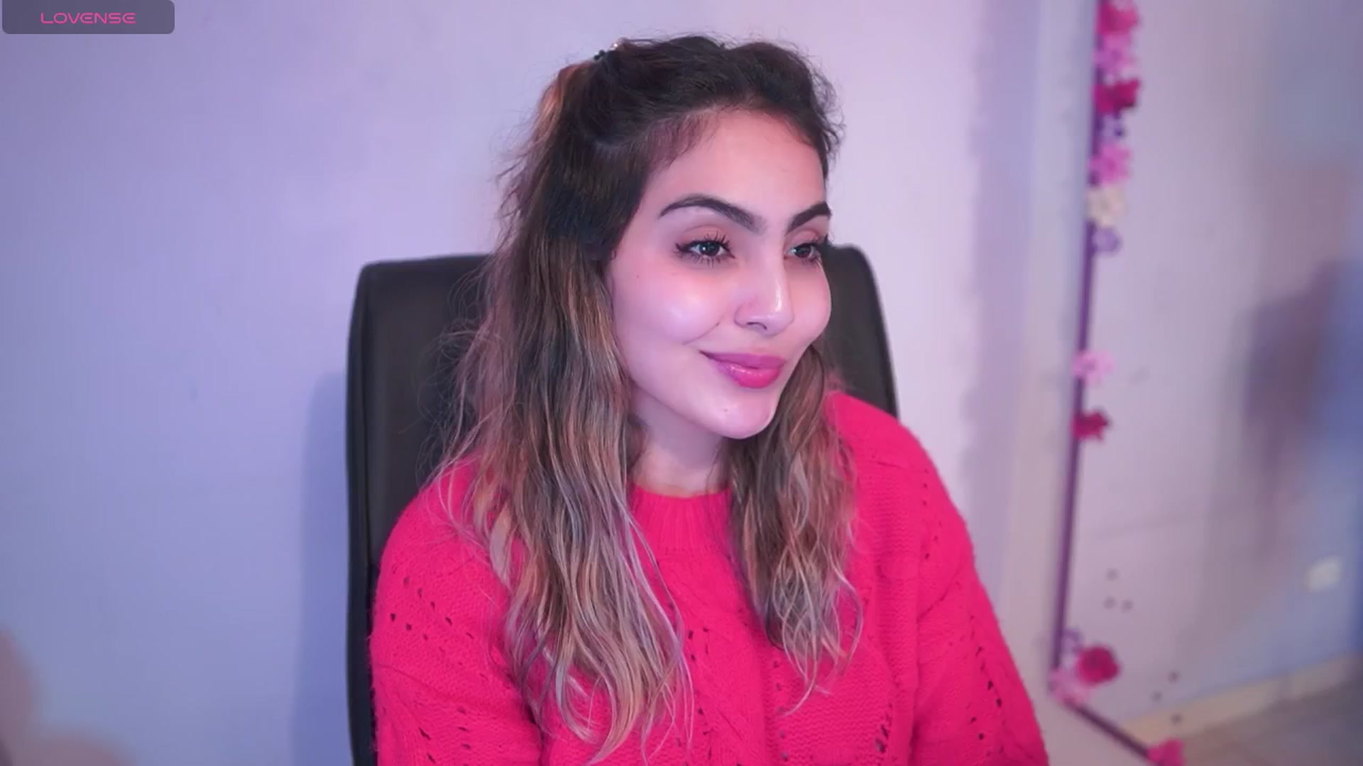 Gallery image thumbnail from CARMENVILLA1's myfreecams stream on, 05/21/2025, 06:07 image 11 of 20