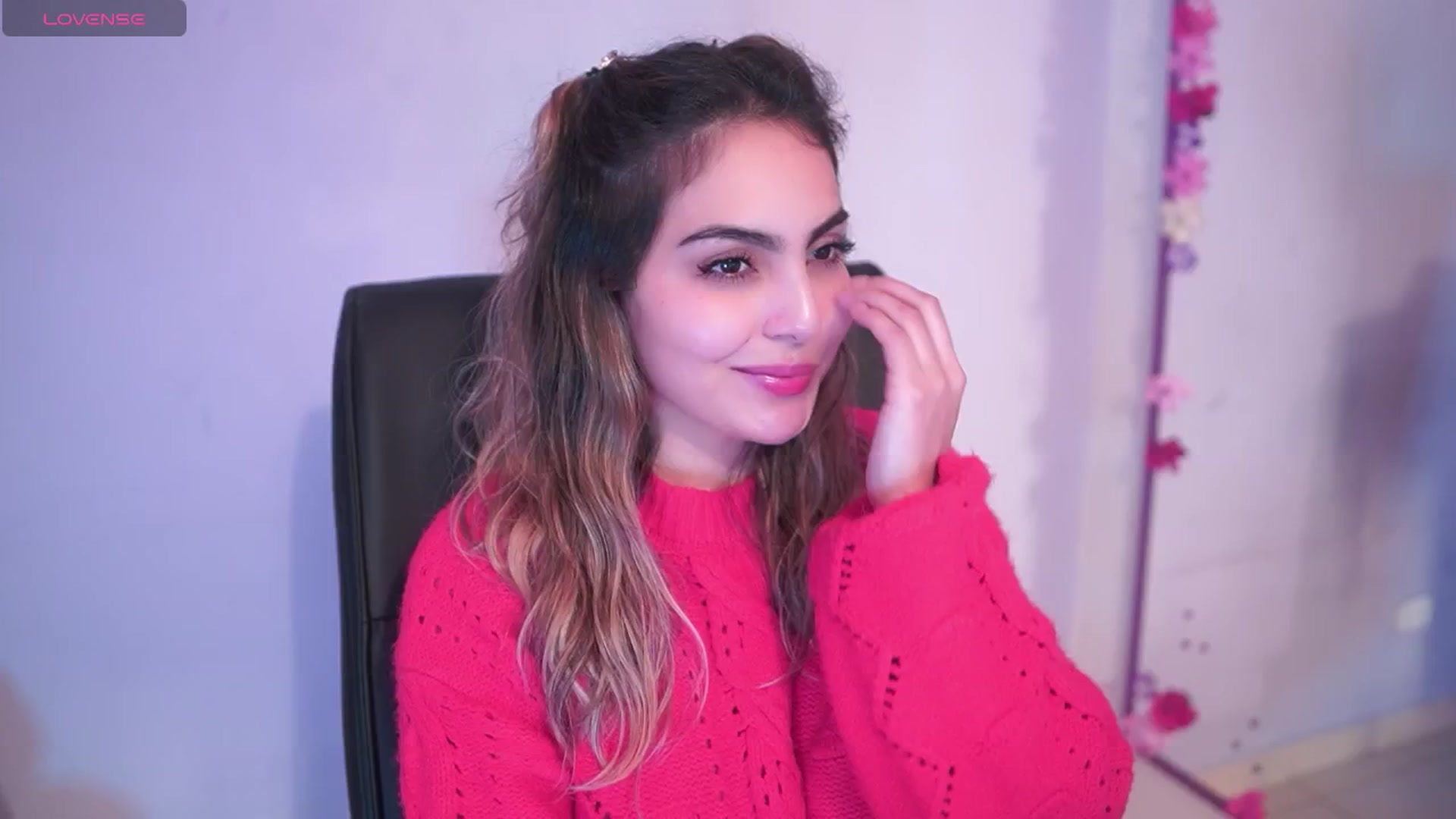 Gallery image thumbnail from CARMENVILLA1's myfreecams stream on, 05/21/2025, 06:07 image 17 of 20