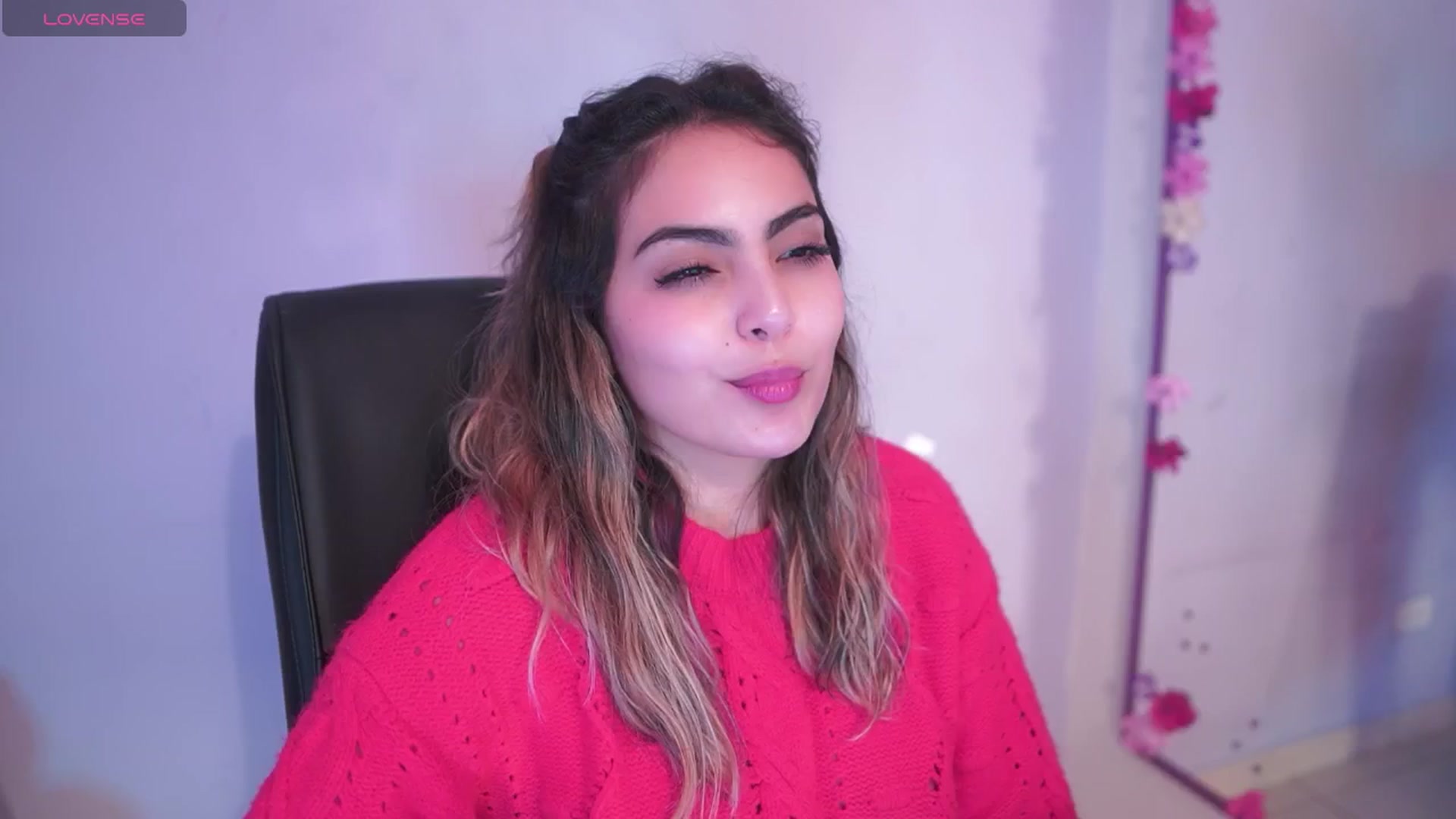 Gallery image thumbnail from CARMENVILLA1's myfreecams stream on, 05/21/2025, 06:36 image 11 of 20