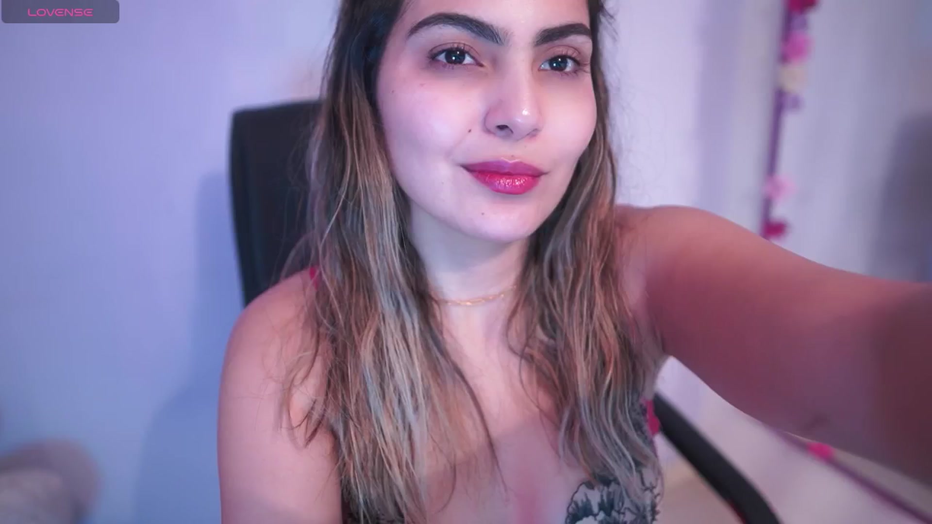 Gallery image thumbnail from CARMENVILLA1's myfreecams stream on, 05/26/2025, 07:17 image 6 of 20