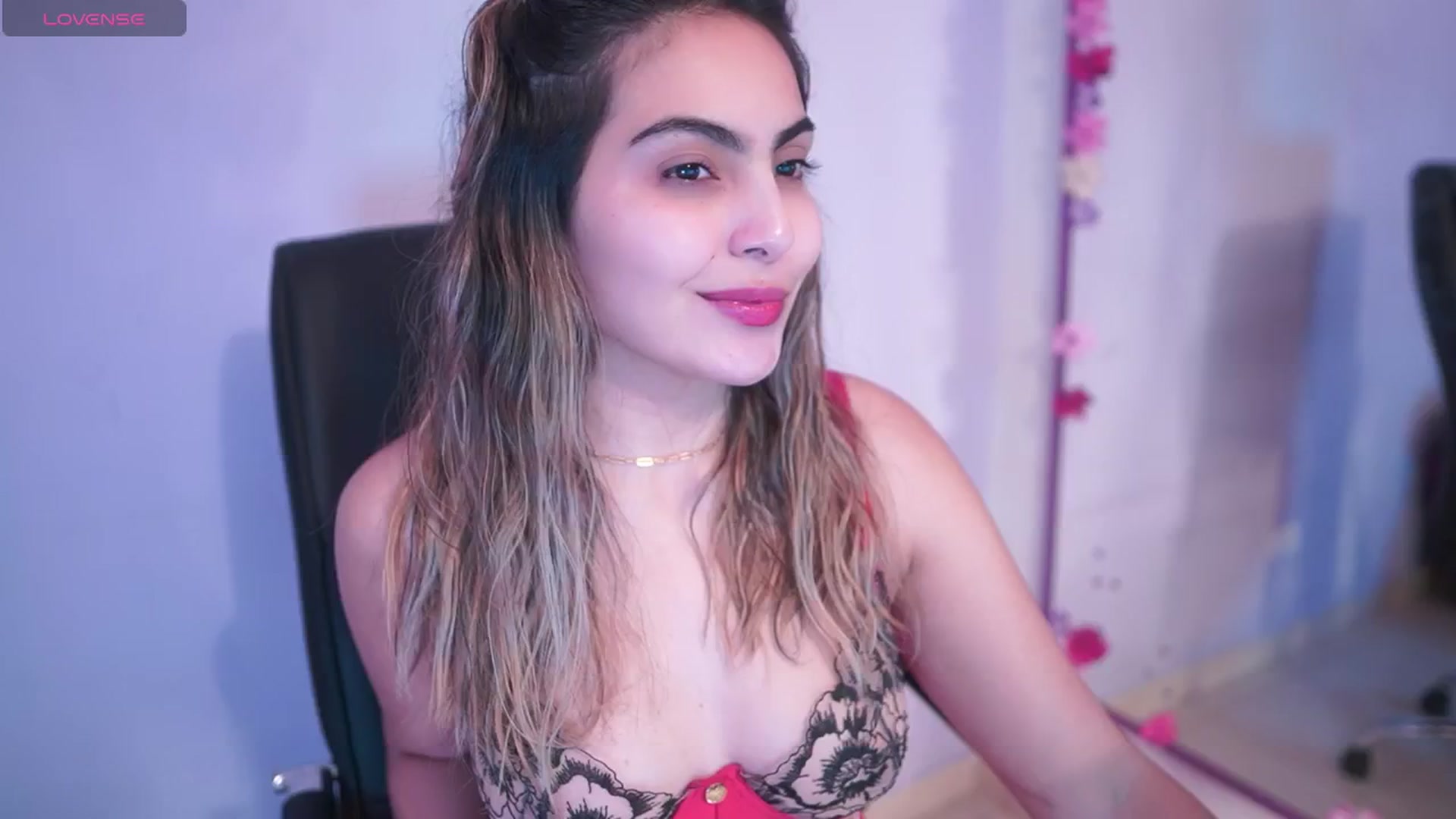 Gallery image thumbnail from CARMENVILLA1's myfreecams stream on, 05/26/2025, 07:17 image 3 of 20