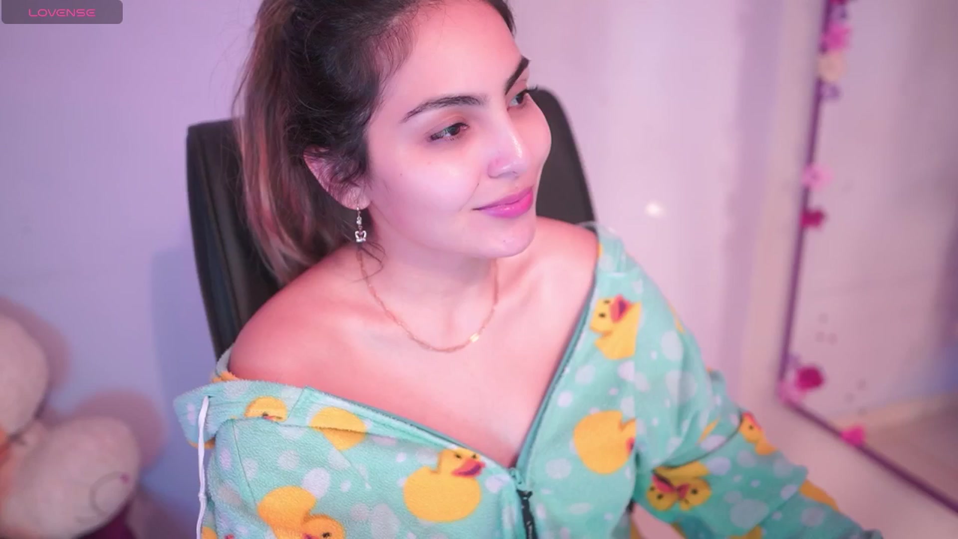 Gallery image thumbnail from CARMENVILLA1's myfreecams stream on, 06/05/2025, 05:48 image 14 of 20