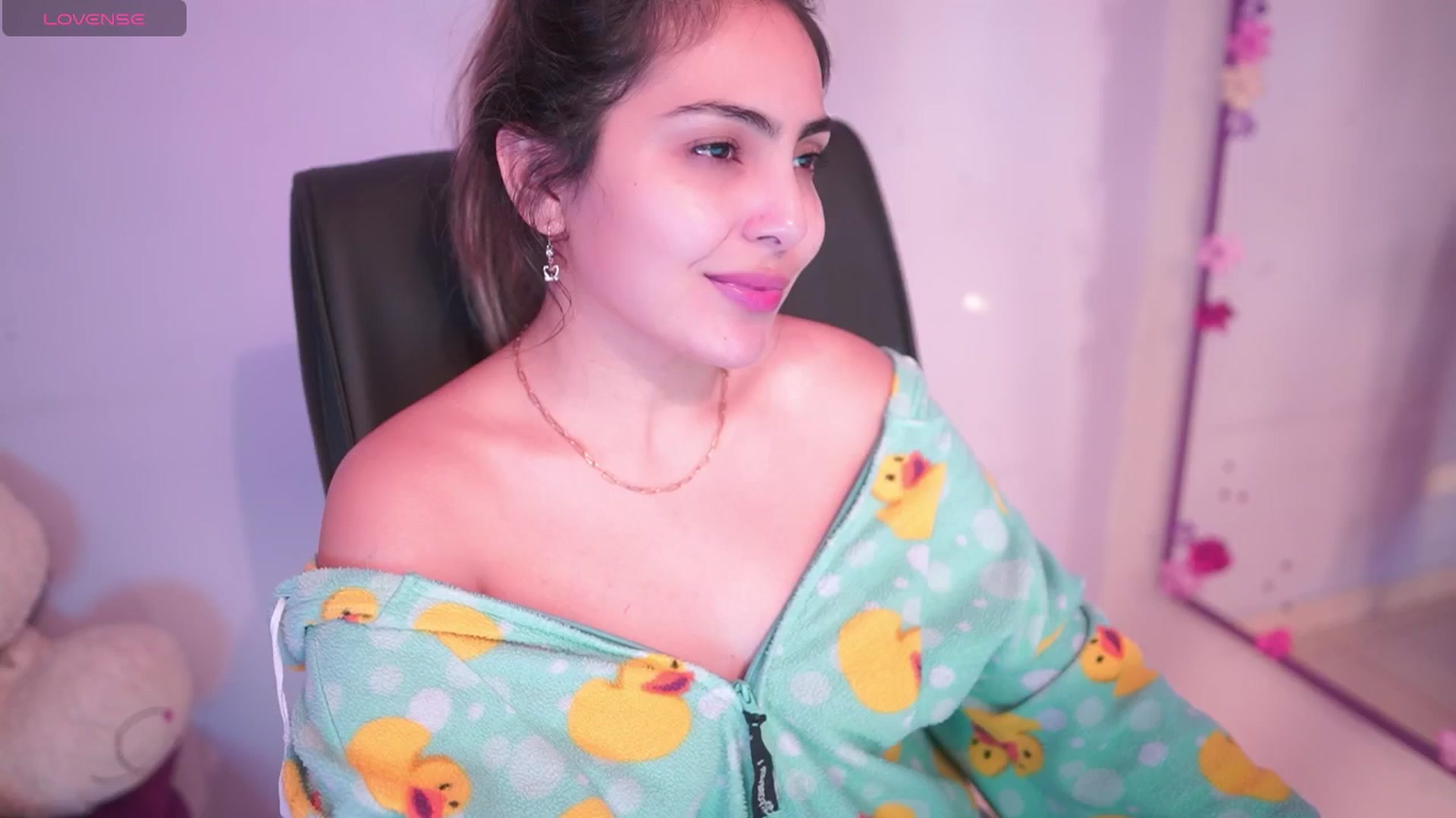 Gallery image thumbnail from CARMENVILLA1's myfreecams stream on, 06/05/2025, 05:48 image 20 of 20