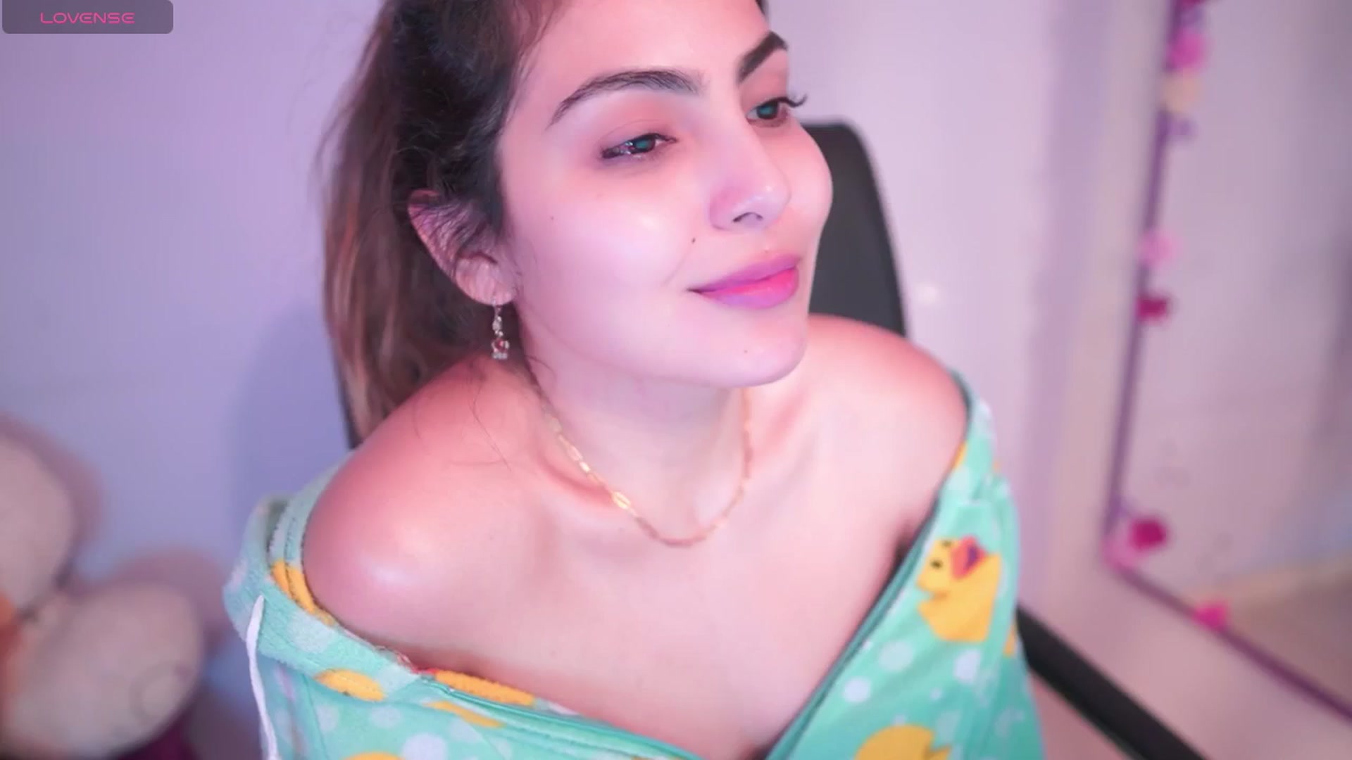 Gallery image thumbnail from CARMENVILLA1's myfreecams stream on, 06/05/2025, 05:48 image 2 of 20