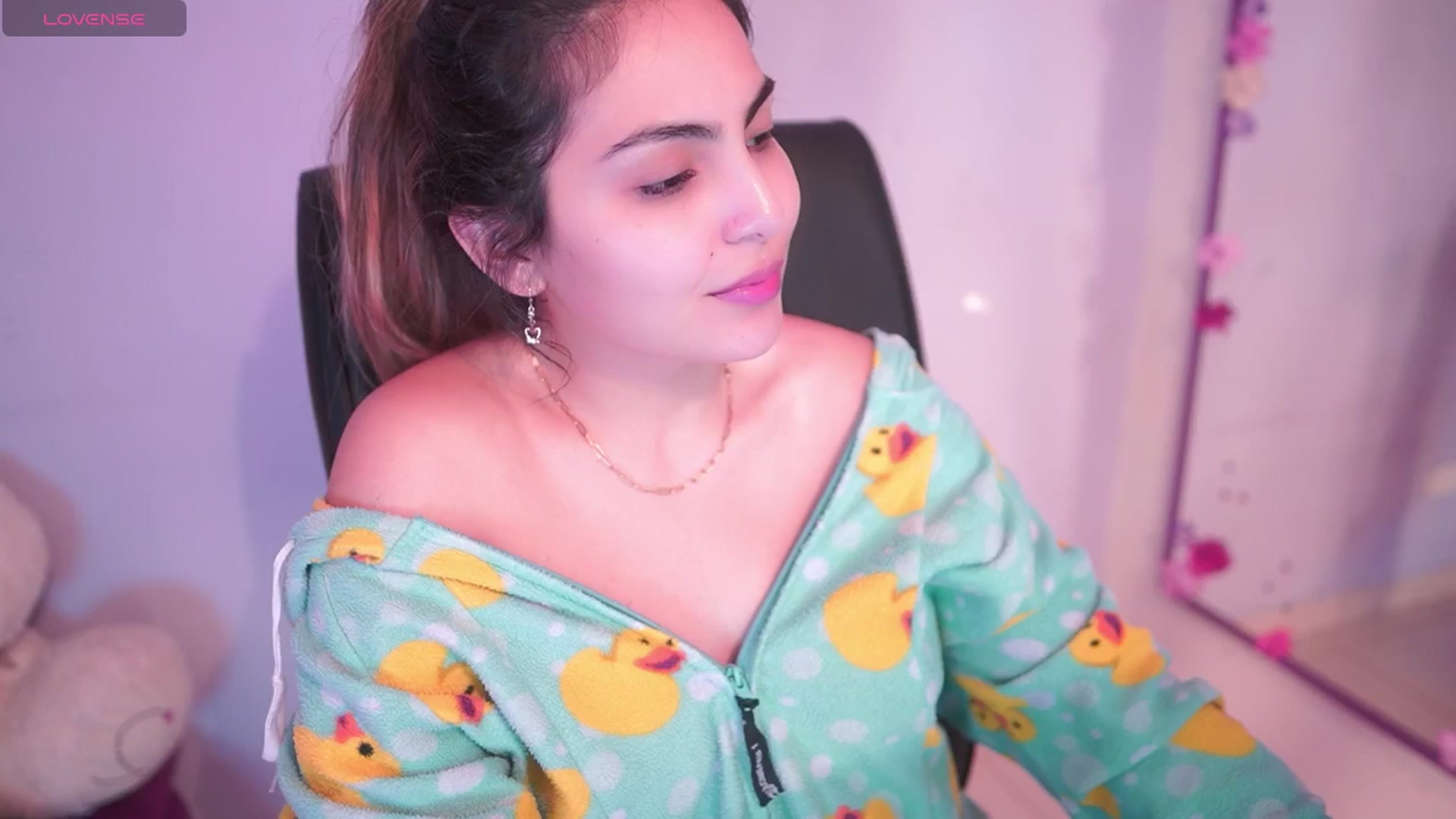 Gallery image thumbnail from CARMENVILLA1's myfreecams stream on, 06/05/2025, 05:48 image 16 of 20