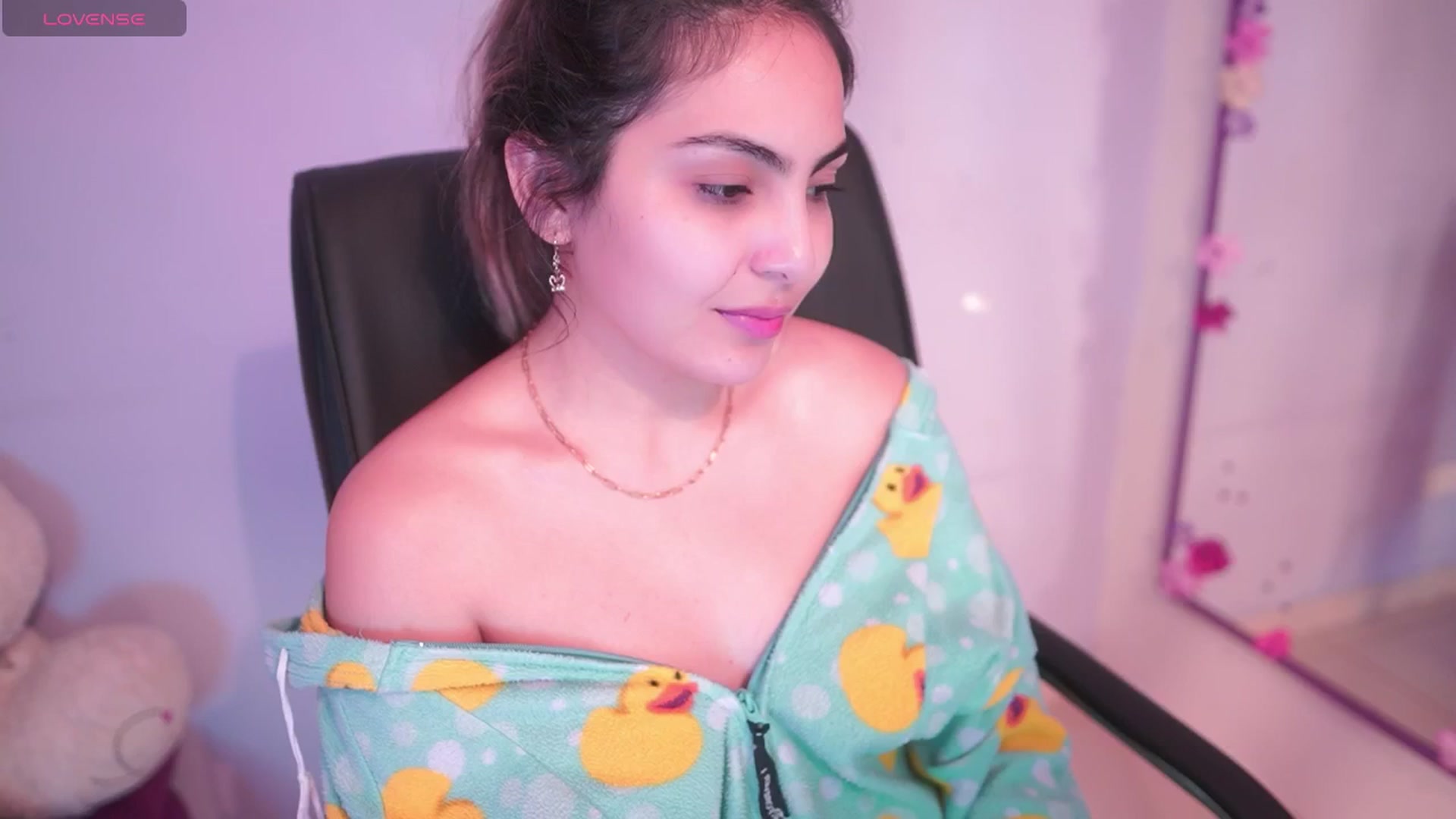 Gallery image thumbnail from CARMENVILLA1's myfreecams stream on, 06/05/2025, 05:48 image 19 of 20
