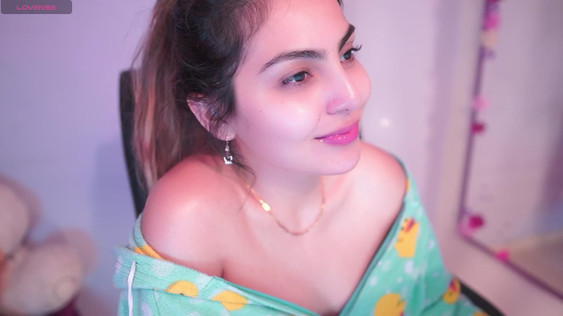 Gallery image thumbnail from CARMENVILLA1's myfreecams stream on, 06/05/2025, 05:48 image 7 of 20