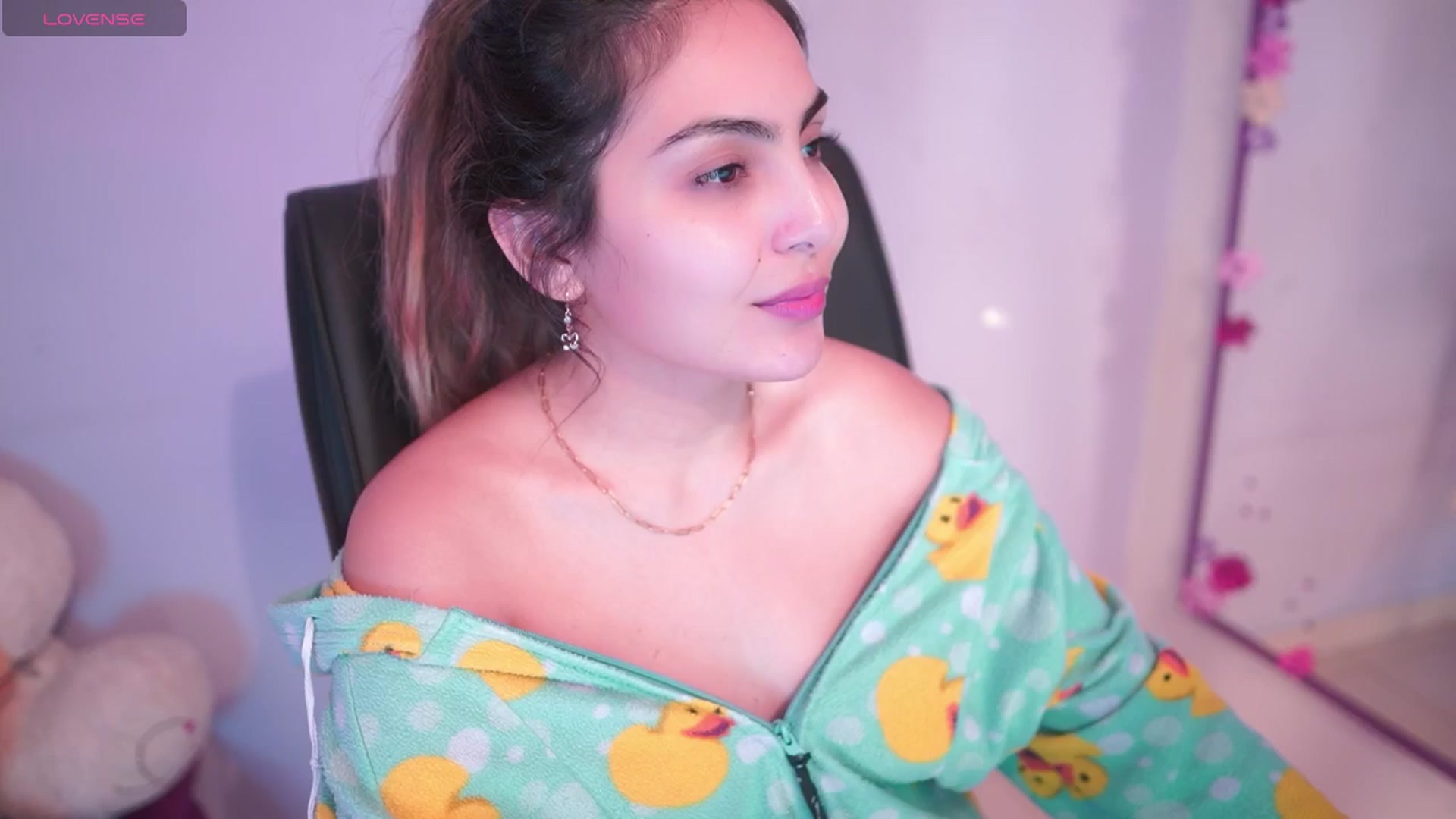 Gallery image thumbnail from CARMENVILLA1's myfreecams stream on, 06/05/2025, 05:48 image 10 of 20