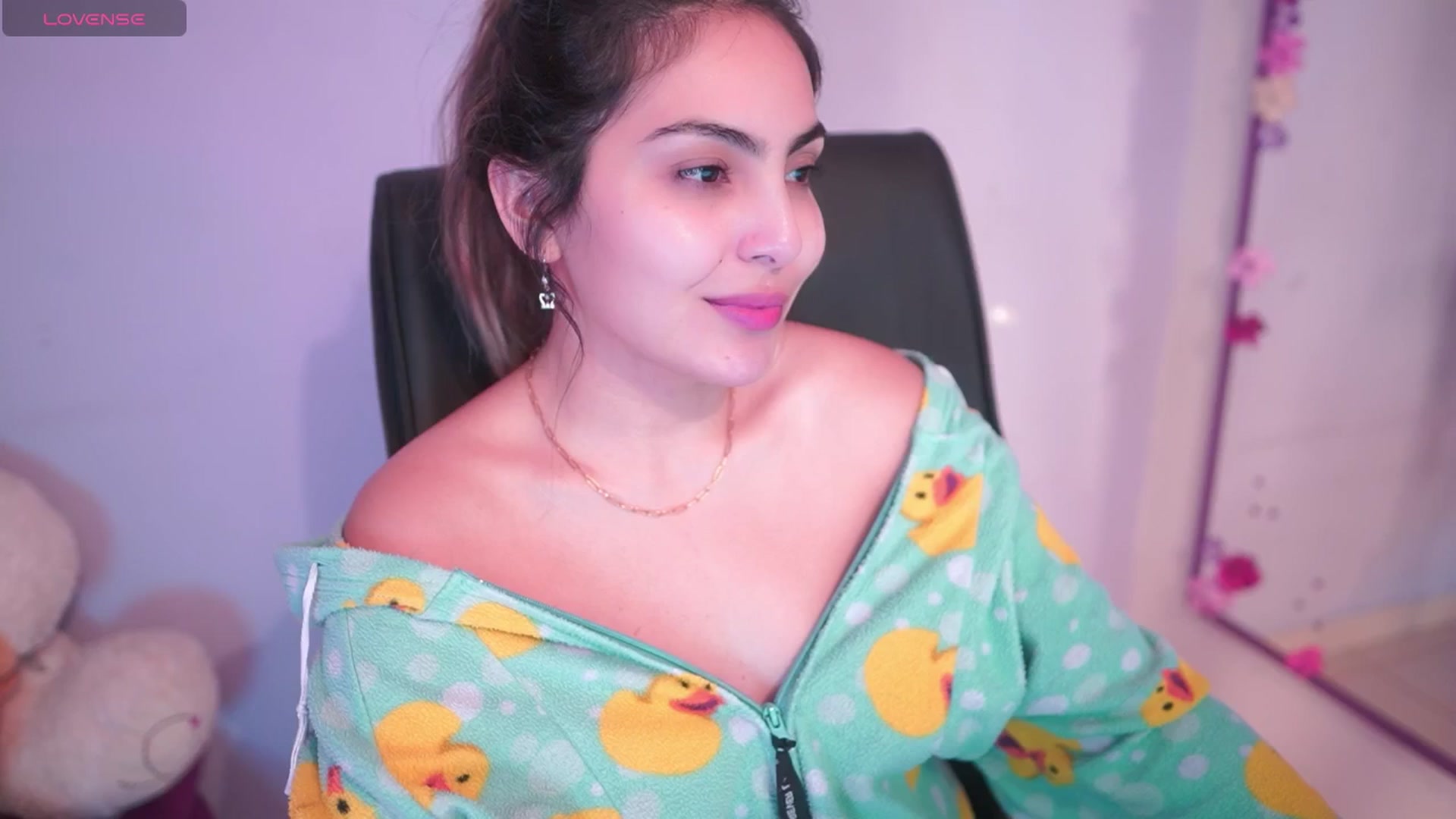 Gallery image thumbnail from CARMENVILLA1's myfreecams stream on, 06/05/2025, 05:48 image 4 of 20