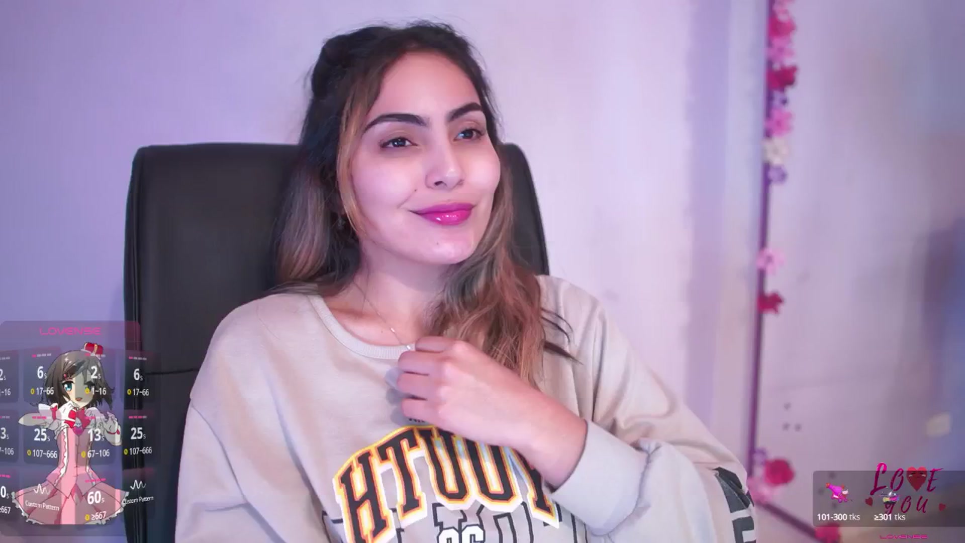 Gallery image thumbnail from CARMENVILLA1's myfreecams stream on, 06/07/2025, 08:14 image 11 of 20