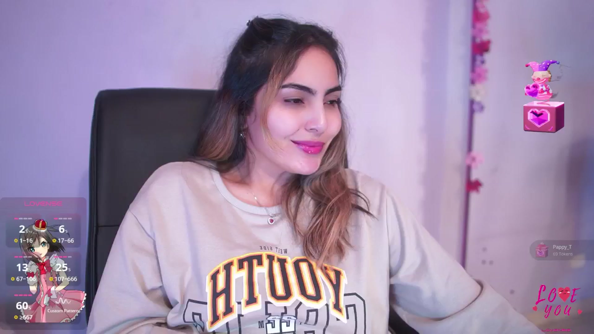 Gallery image thumbnail from CARMENVILLA1's myfreecams stream on, 06/07/2025, 08:14 image 10 of 20