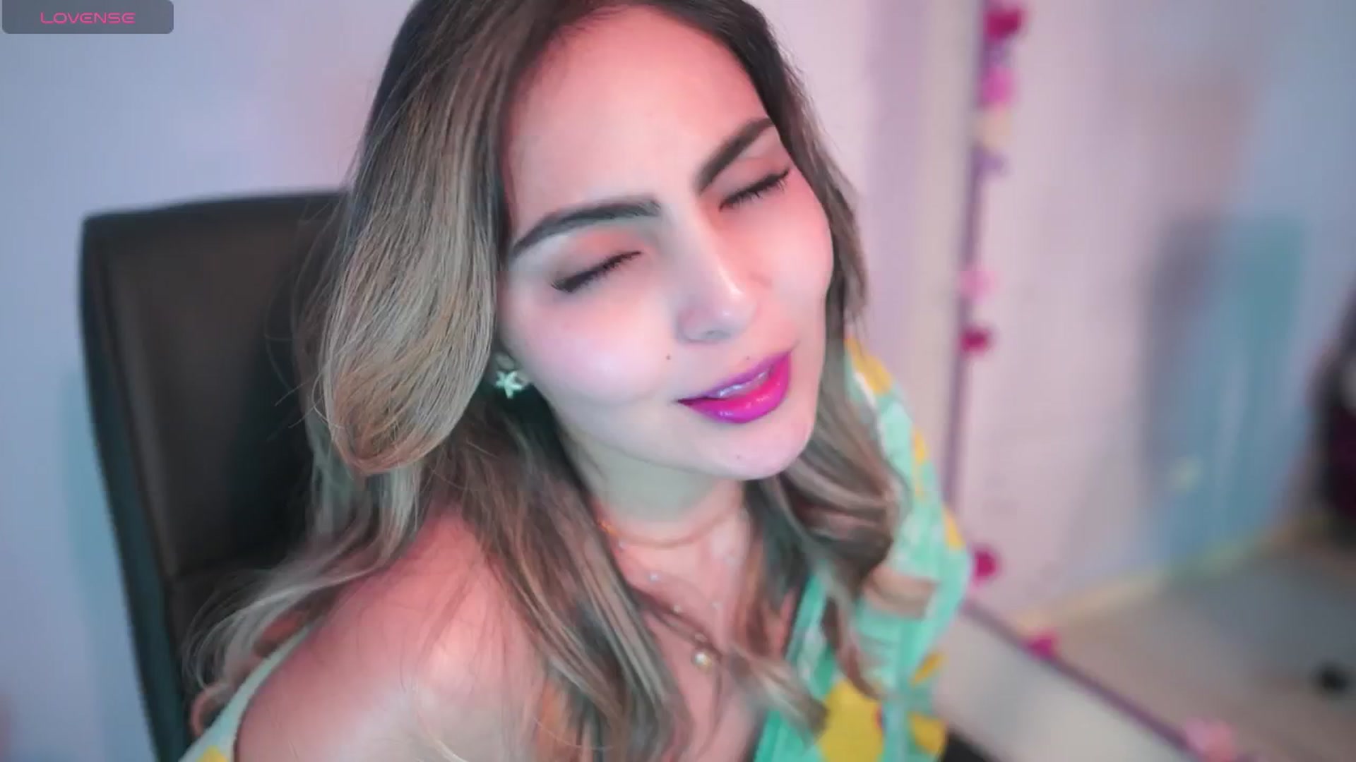 Gallery image thumbnail from CARMENVILLA1's myfreecams stream on, 06/19/2025, 06:34 image 11 of 20