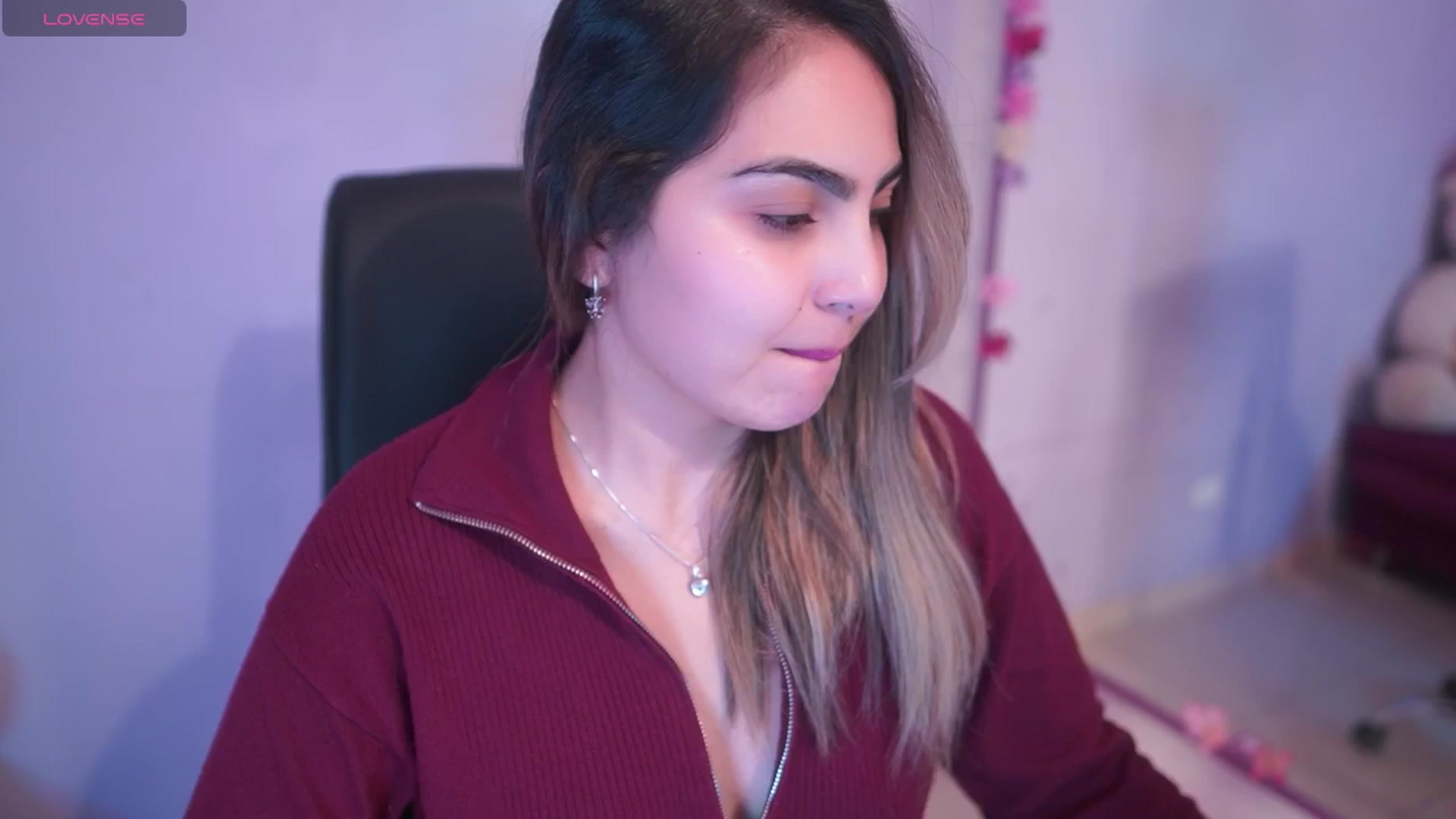 Gallery image thumbnail from CARMENVILLA1's myfreecams stream on, 07/16/2025, 05:43 image 3 of 20