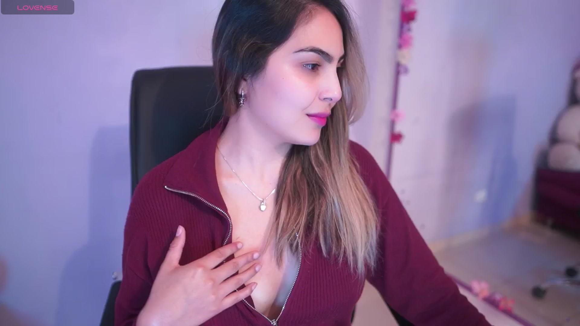 Gallery image thumbnail from CARMENVILLA1's myfreecams stream on, 07/16/2025, 05:43 image 2 of 20
