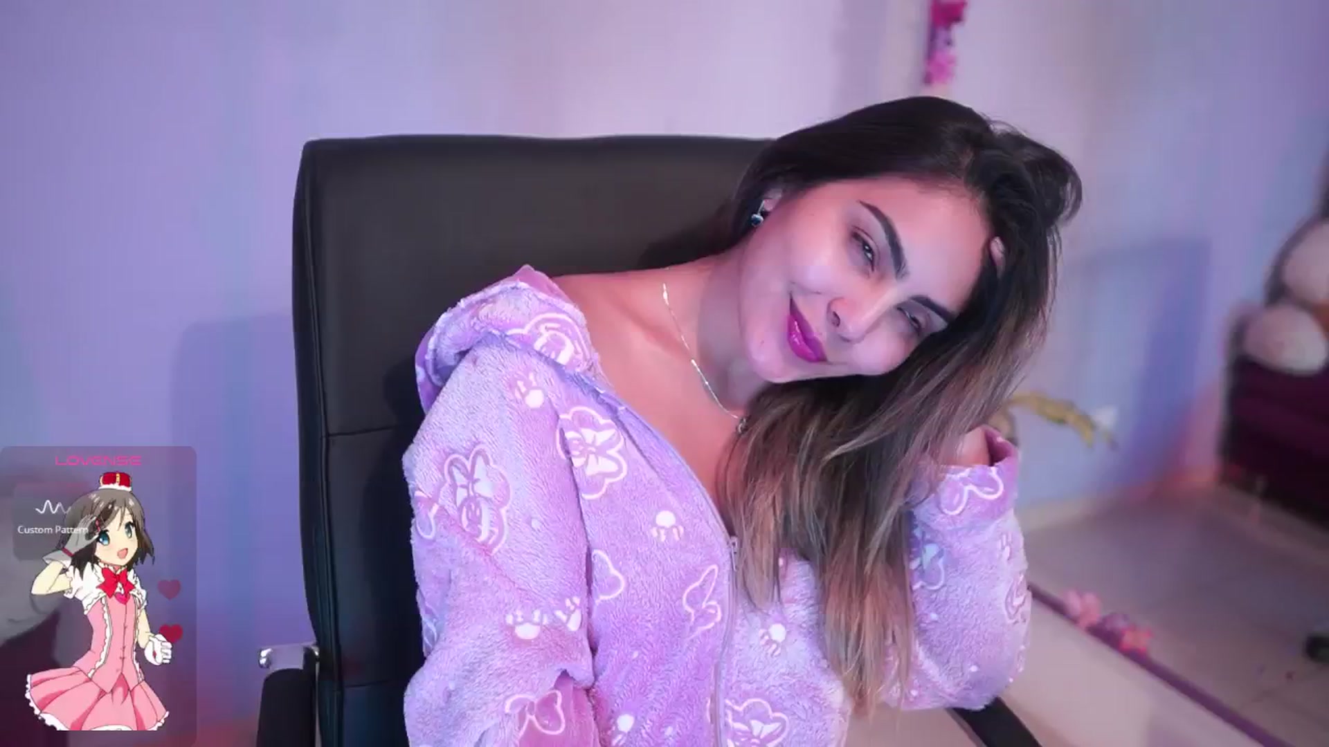 Gallery image thumbnail from CARMENVILLA1's myfreecams stream on, 10/10/2025, 06:12 image 6 of 20