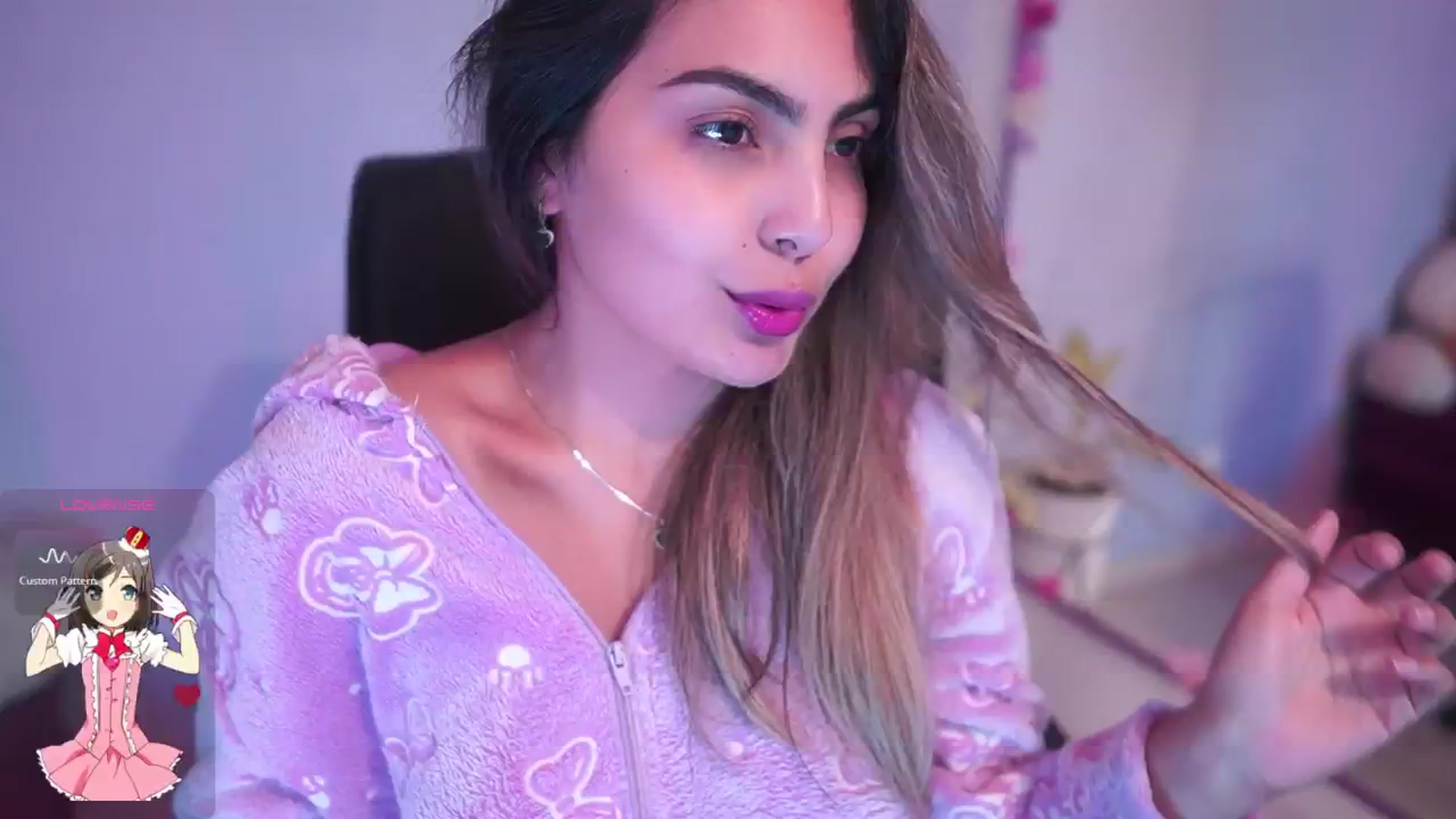 Gallery image thumbnail from CARMENVILLA1's myfreecams stream on, 10/10/2025, 06:12 image 14 of 20