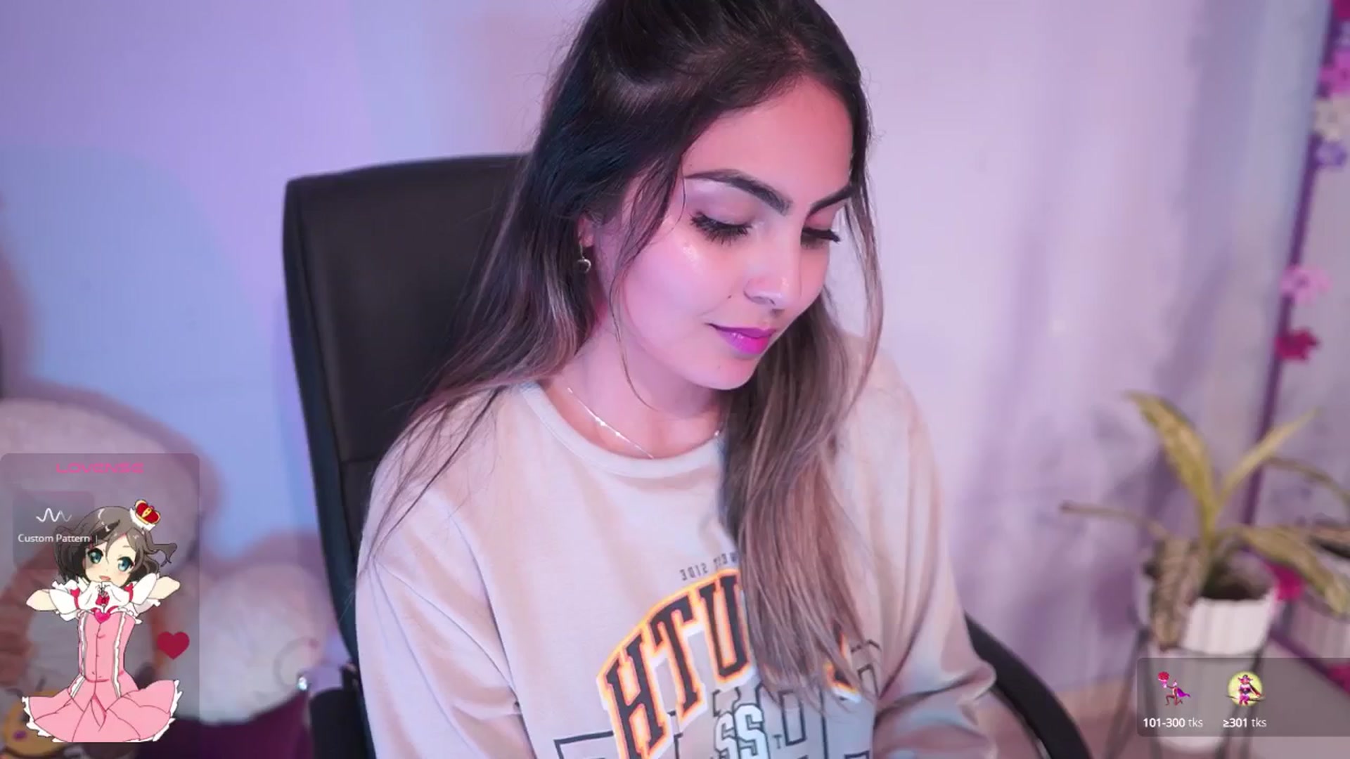 Gallery image thumbnail from CARMENVILLA1's myfreecams stream on, 10/11/2025, 06:22 image 8 of 20