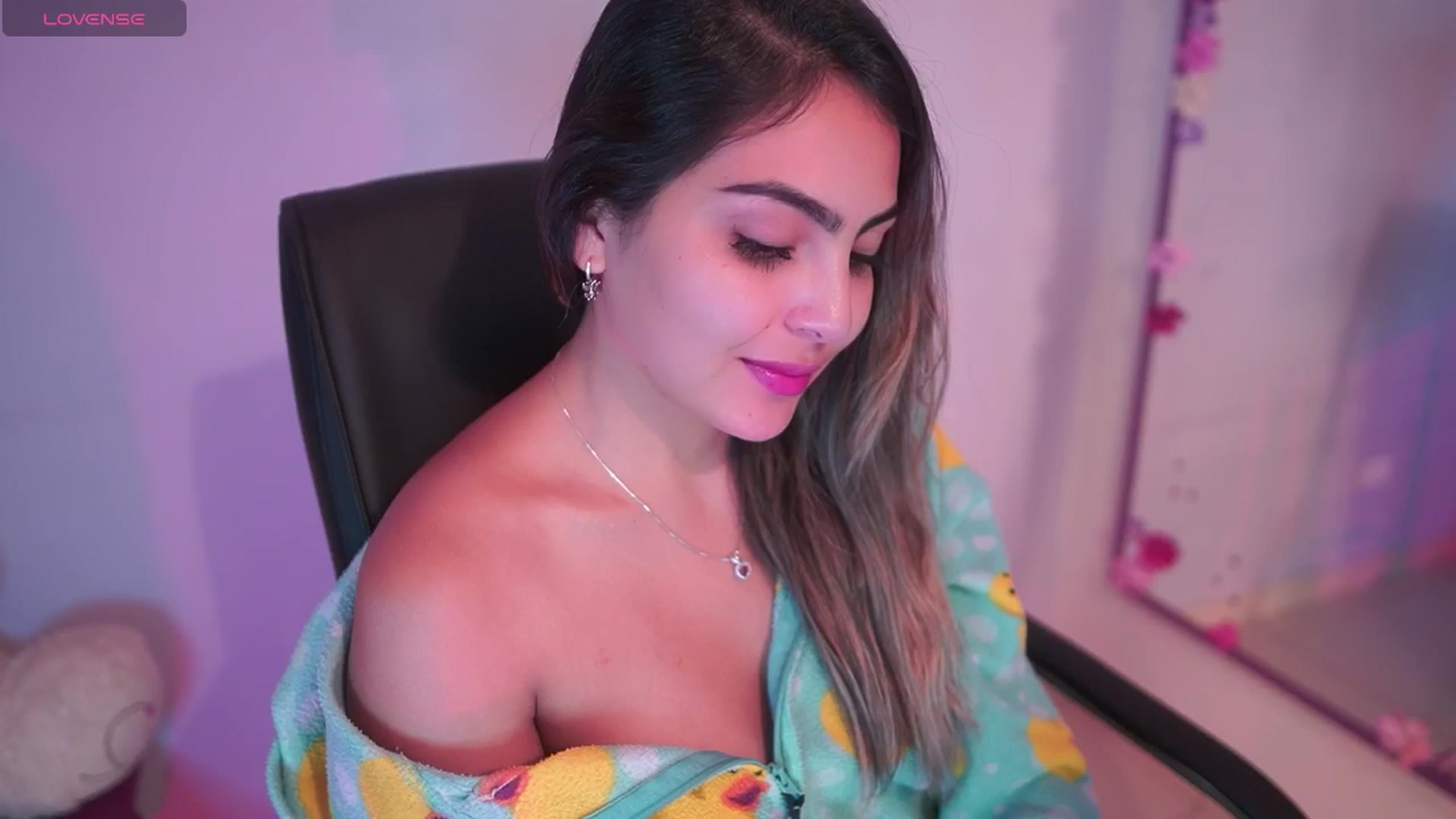 Gallery image thumbnail from CARMENVILLA1's myfreecams stream on, 10/22/2025, 06:41 image 4 of 20