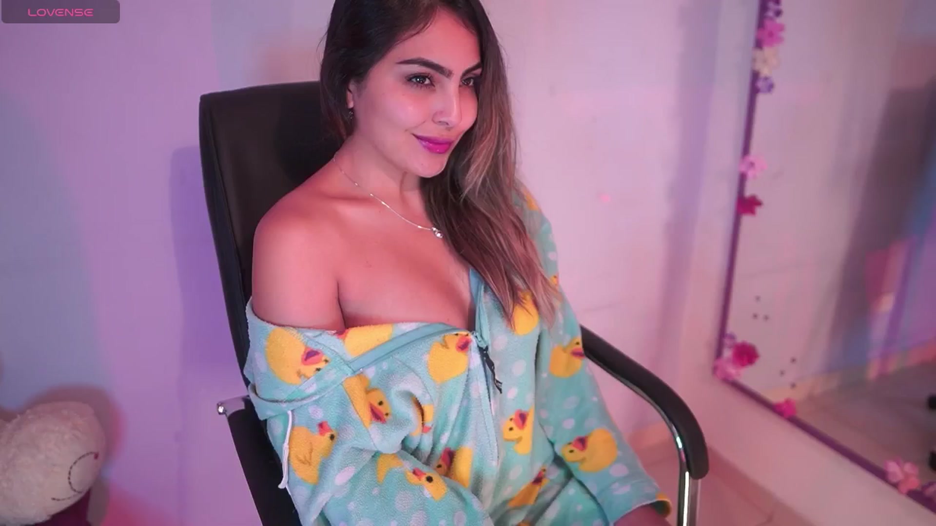 Gallery image thumbnail from CARMENVILLA1's myfreecams stream on, 10/22/2025, 06:41 image 9 of 20