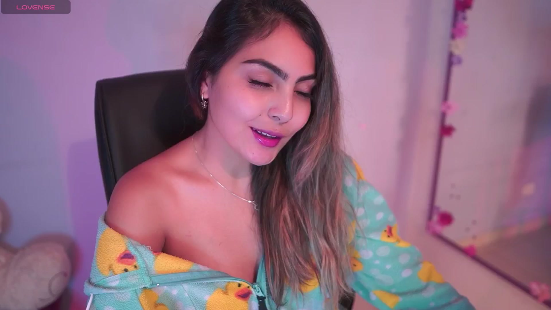 Gallery image thumbnail from CARMENVILLA1's myfreecams stream on, 10/22/2025, 06:41 image 18 of 20