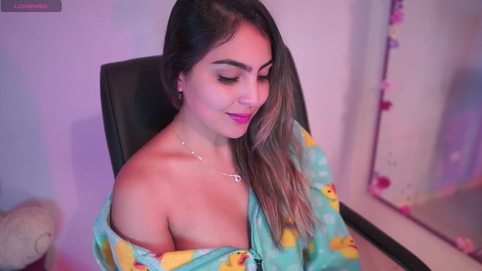 Gallery image thumbnail from CARMENVILLA1's myfreecams stream on, 10/22/2025, 06:41 image 8 of 20