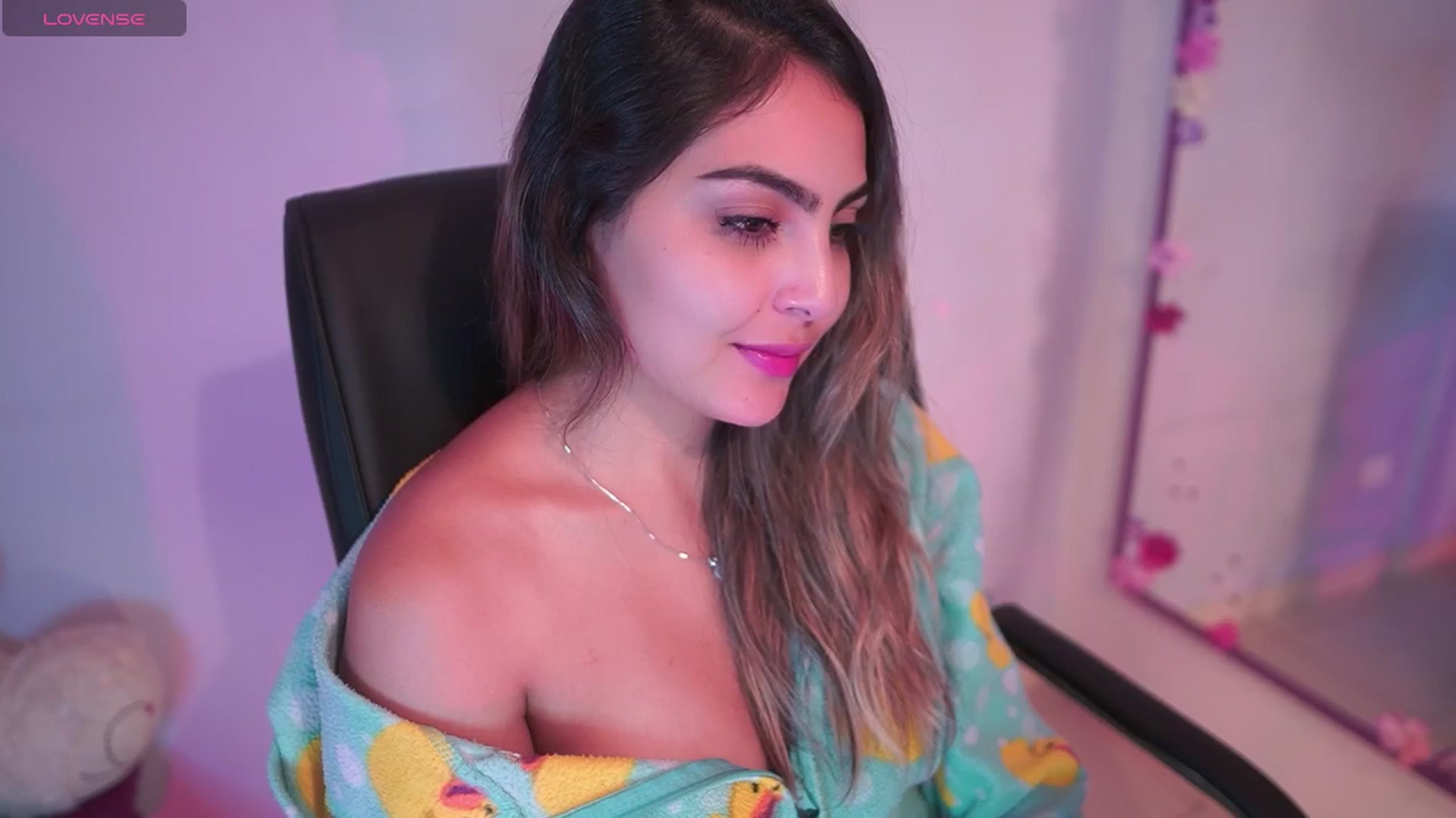 Gallery image thumbnail from CARMENVILLA1's myfreecams stream on, 10/22/2025, 06:41 image 2 of 20