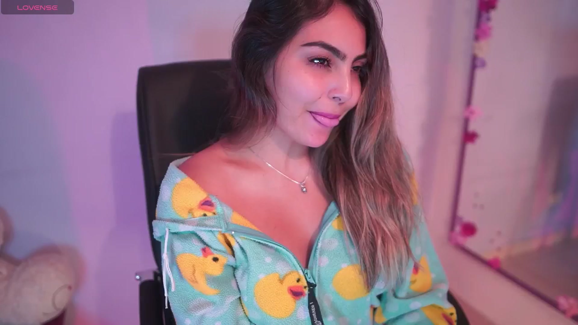 Gallery image thumbnail from CARMENVILLA1's myfreecams stream on, 10/22/2025, 06:41 image 12 of 20