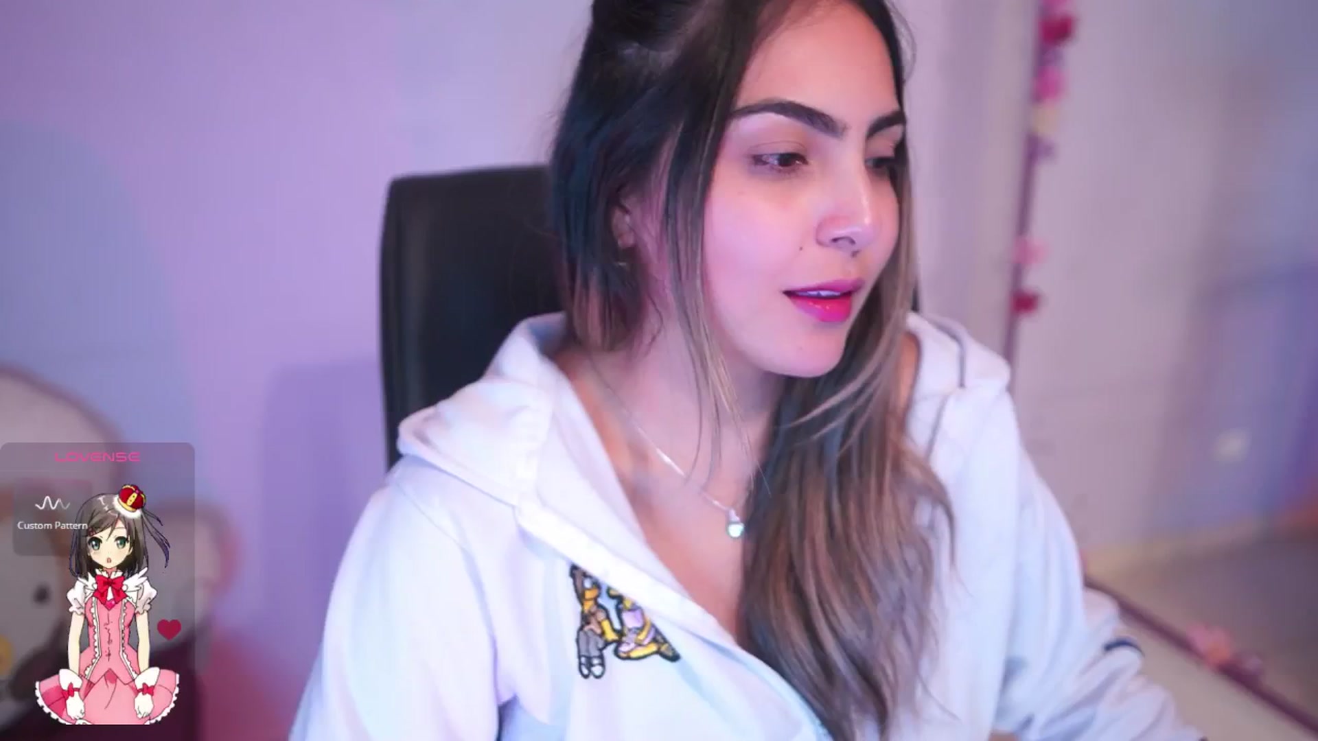 Gallery image thumbnail from CARMENVILLA1's myfreecams stream on, 10/30/2025, 06:06 image 13 of 20
