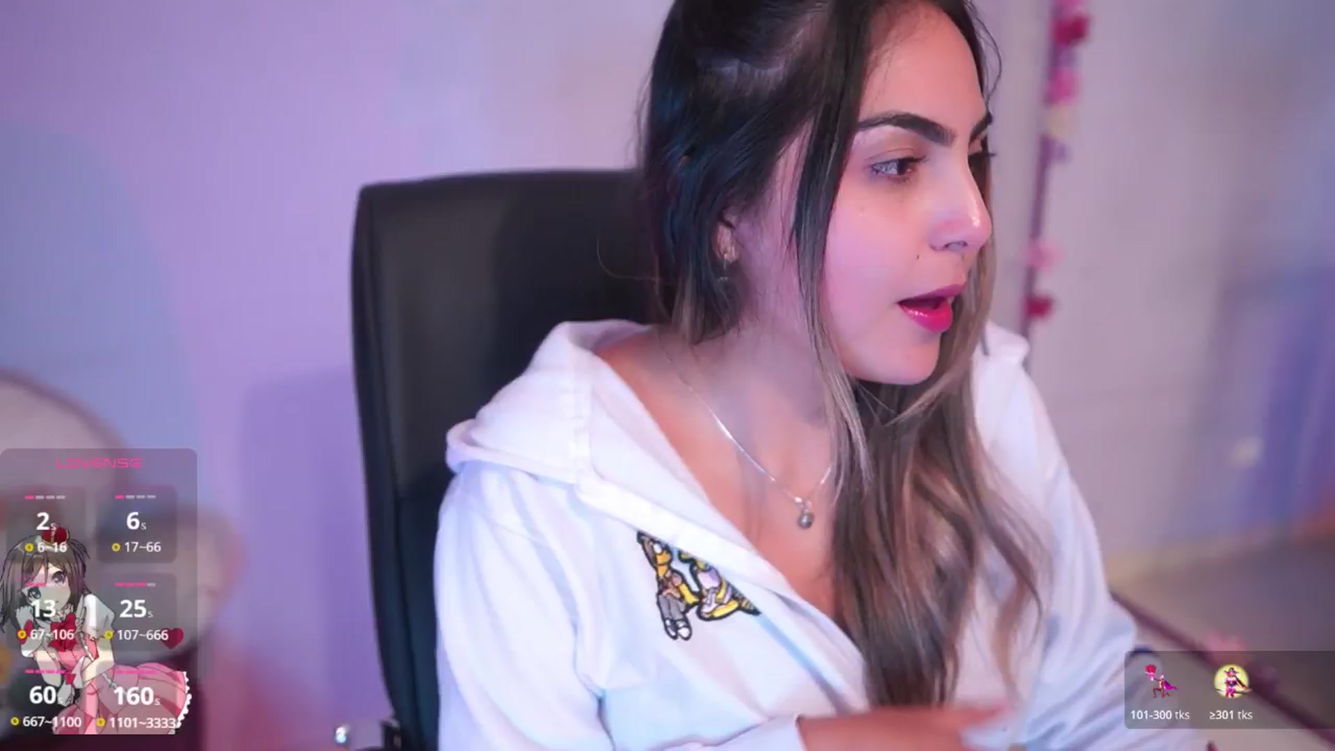 Gallery image thumbnail from CARMENVILLA1's myfreecams stream on, 10/30/2025, 06:06 image 18 of 20