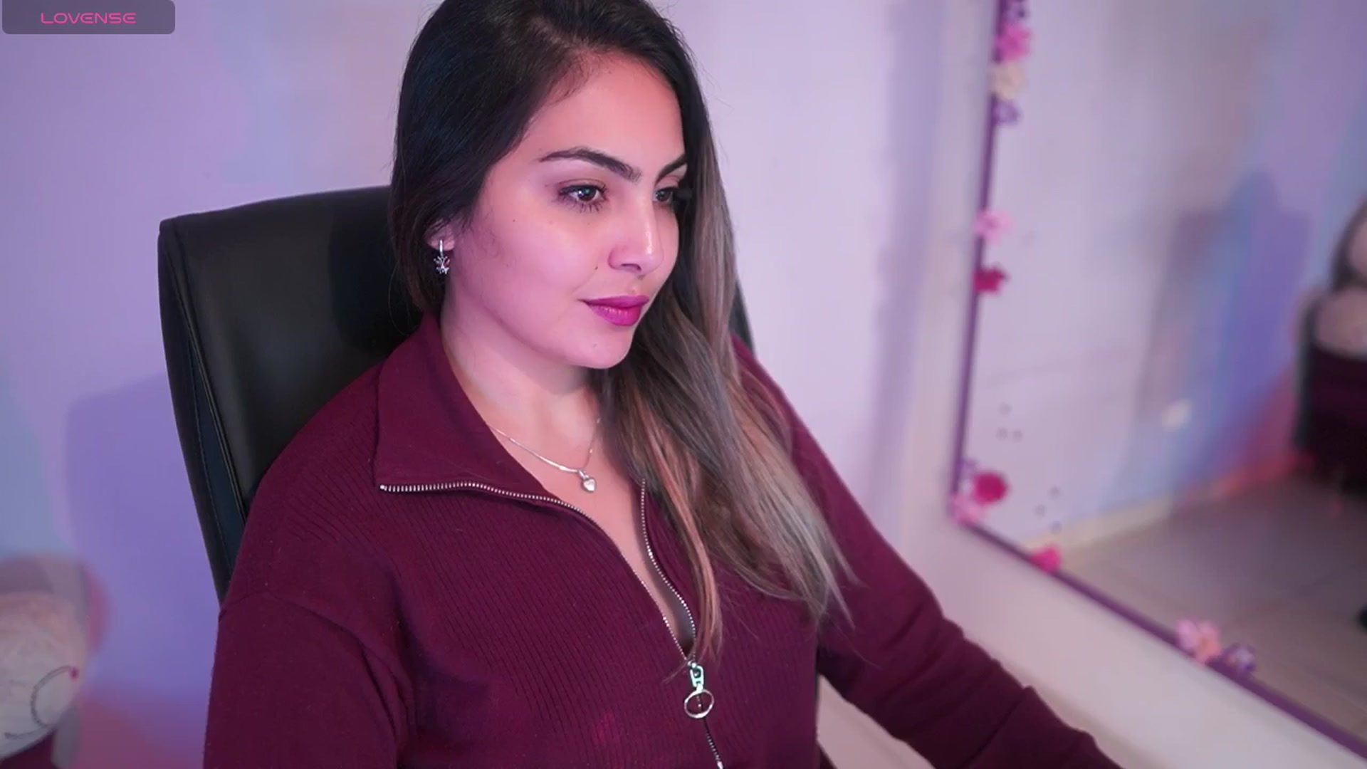 Gallery image thumbnail from CARMENVILLA1's myfreecams stream on, 11/04/2025, 06:17 image 3 of 20
