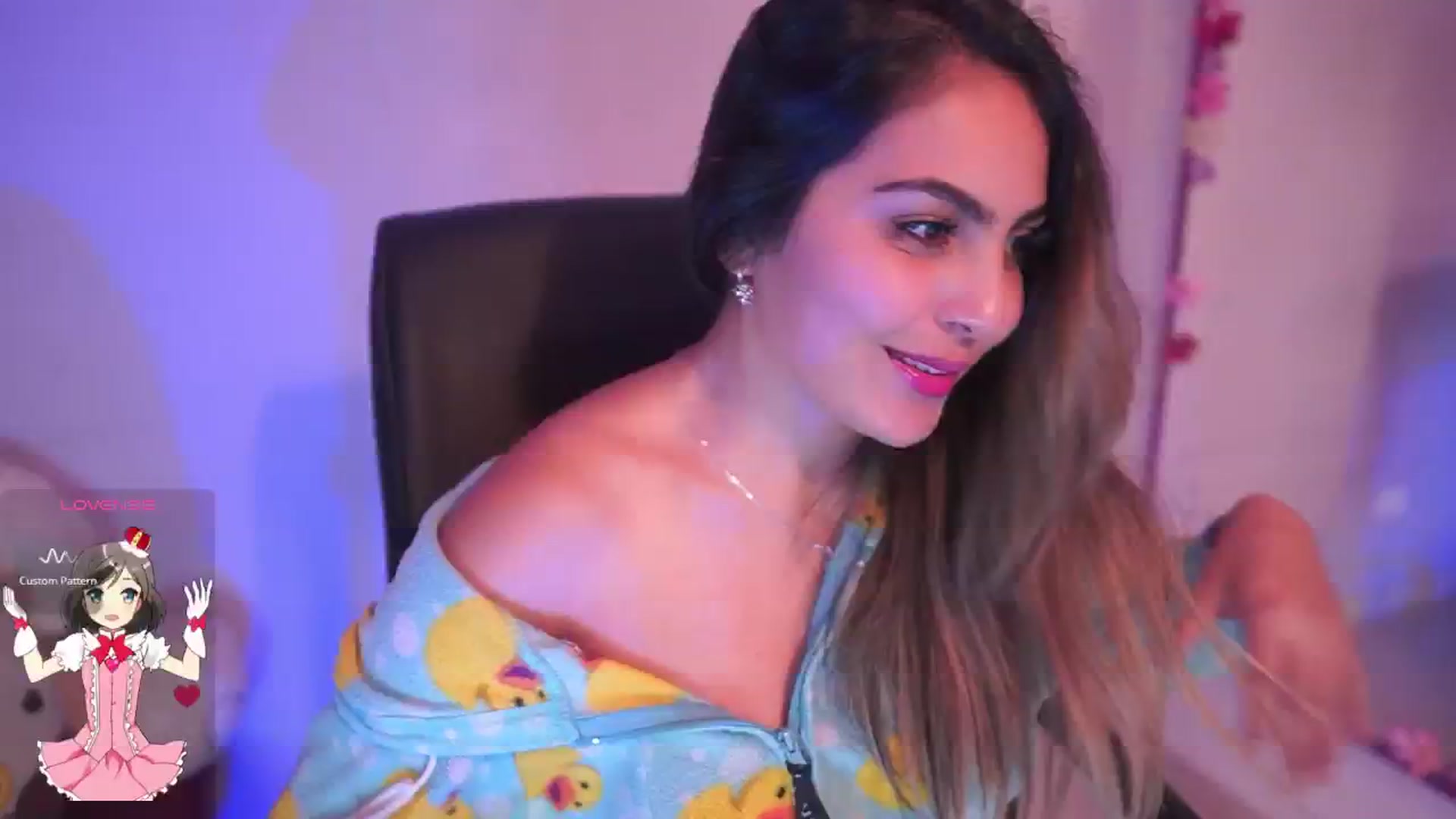 Gallery image thumbnail from CARMENVILLA1's myfreecams stream on, 11/21/2025, 07:37 image 4 of 20