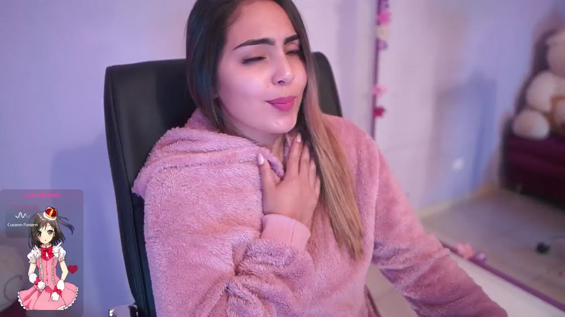 Gallery image thumbnail from CARMENVILLA1's myfreecams stream on, 12/18/2025, 07:21 image 2 of 20