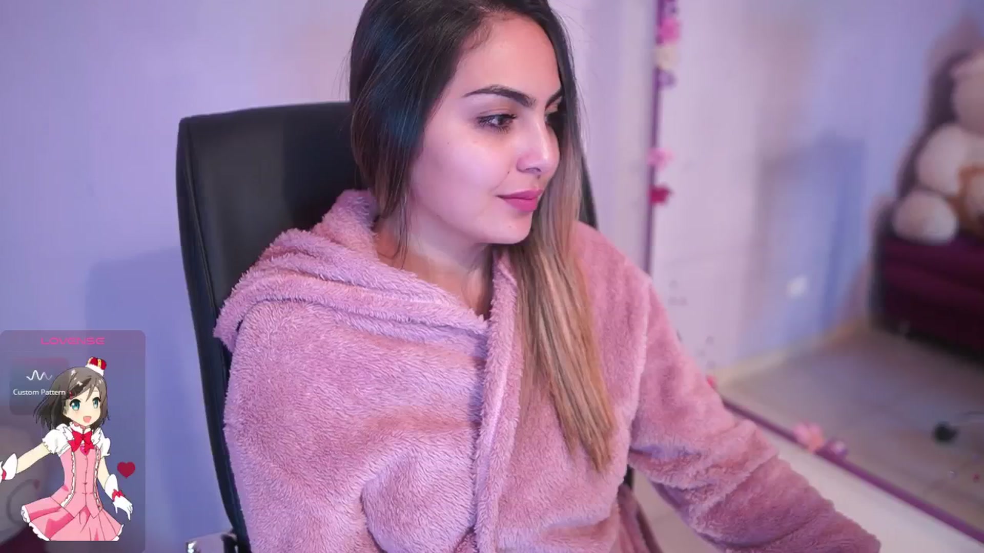 Gallery image thumbnail from CARMENVILLA1's myfreecams stream on, 12/18/2025, 07:21 image 1 of 20
