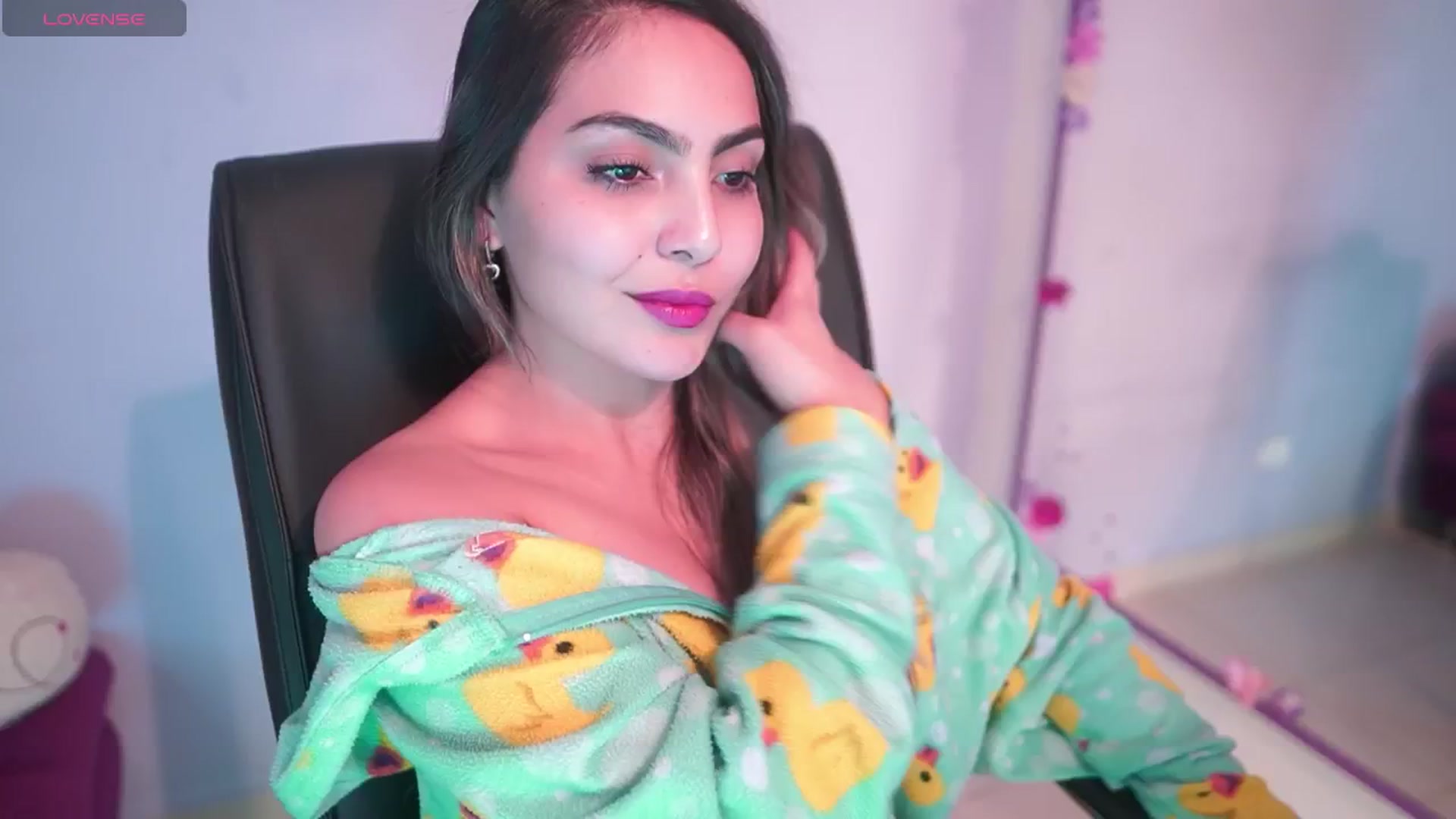 Gallery image thumbnail from CARMENVILLA1's myfreecams stream on, 02/05/2026, 03:46 image 1 of 20
